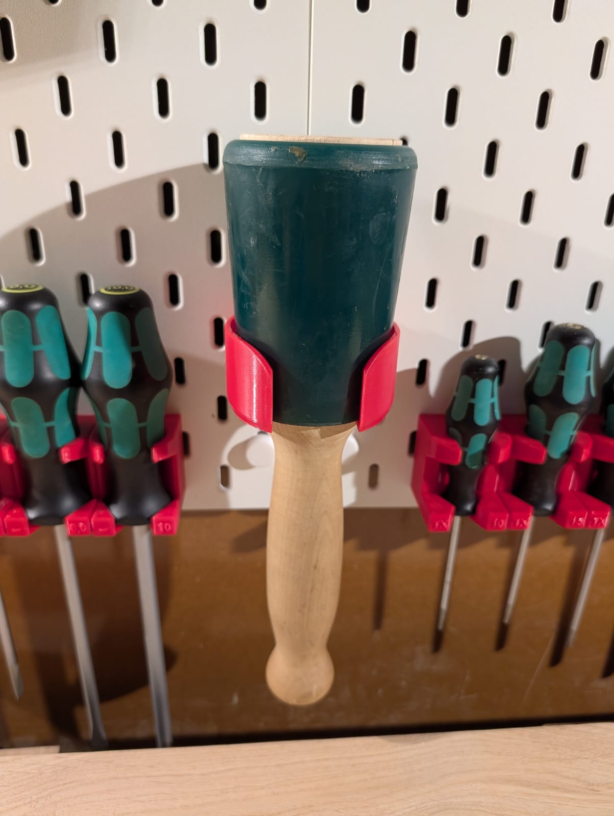 Skadis Wood is Good 18oz round mallet holder