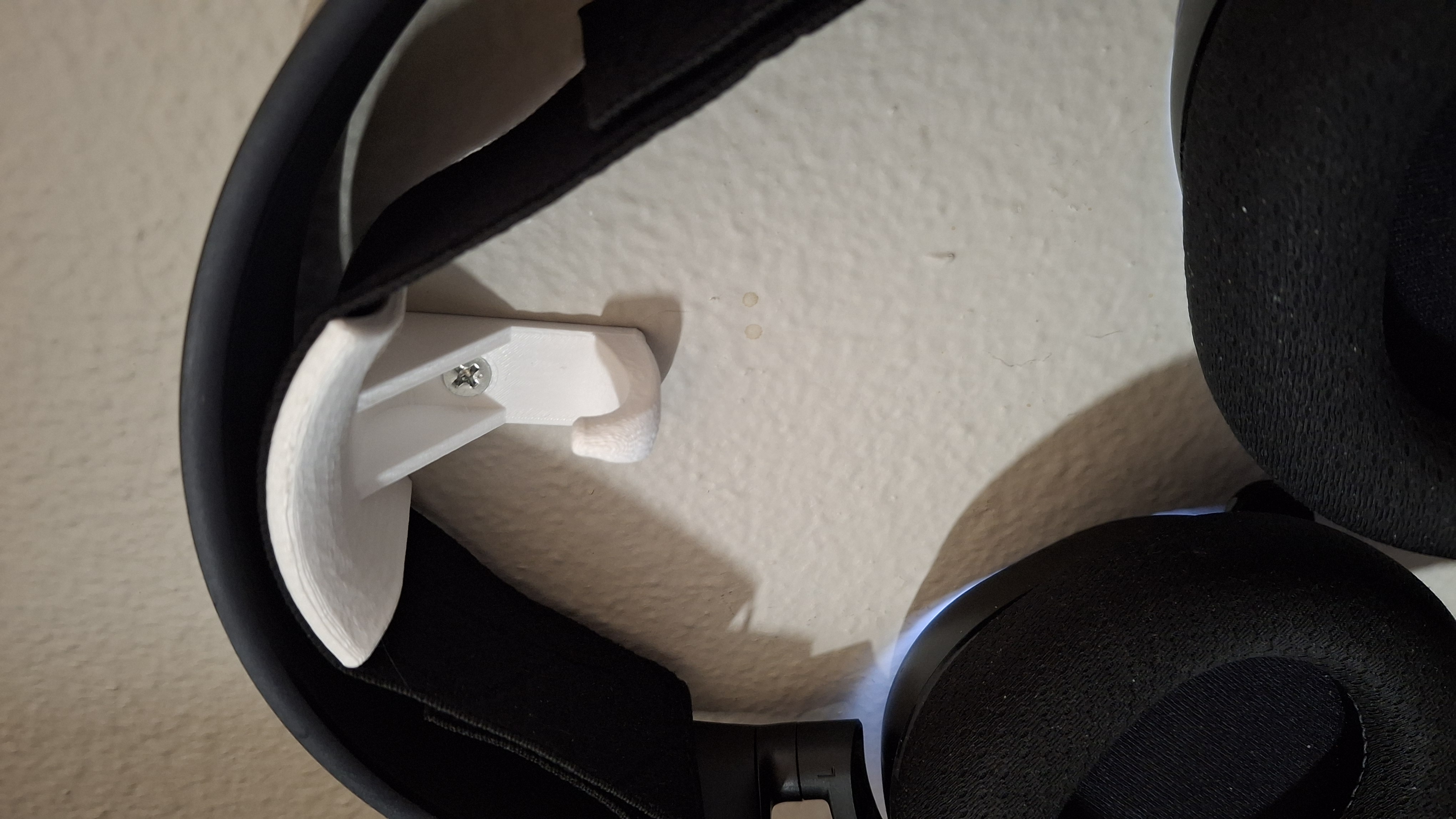 Hat hook with more support