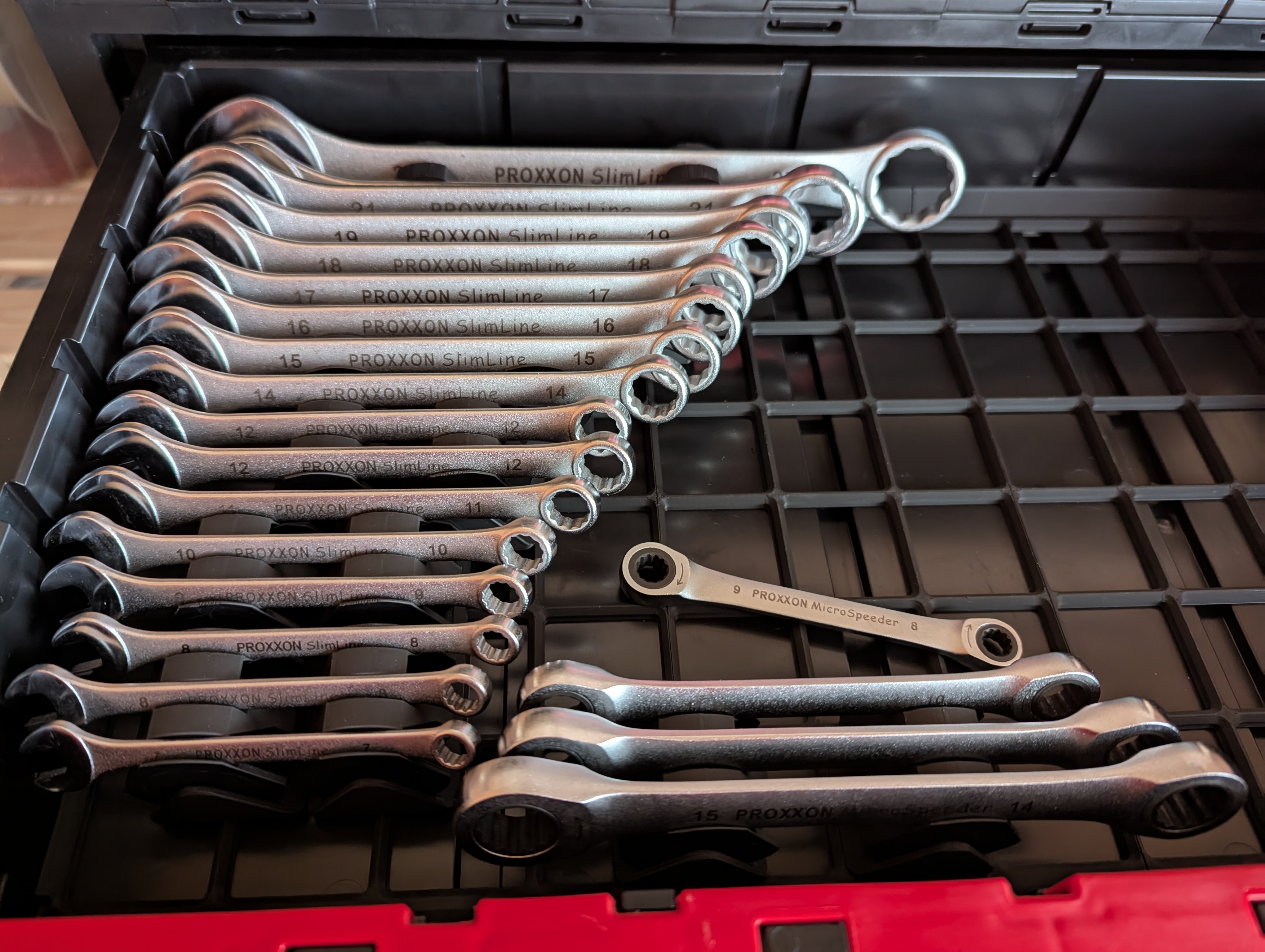 Gridfinity one-size-fits-all adjustable wrench holder