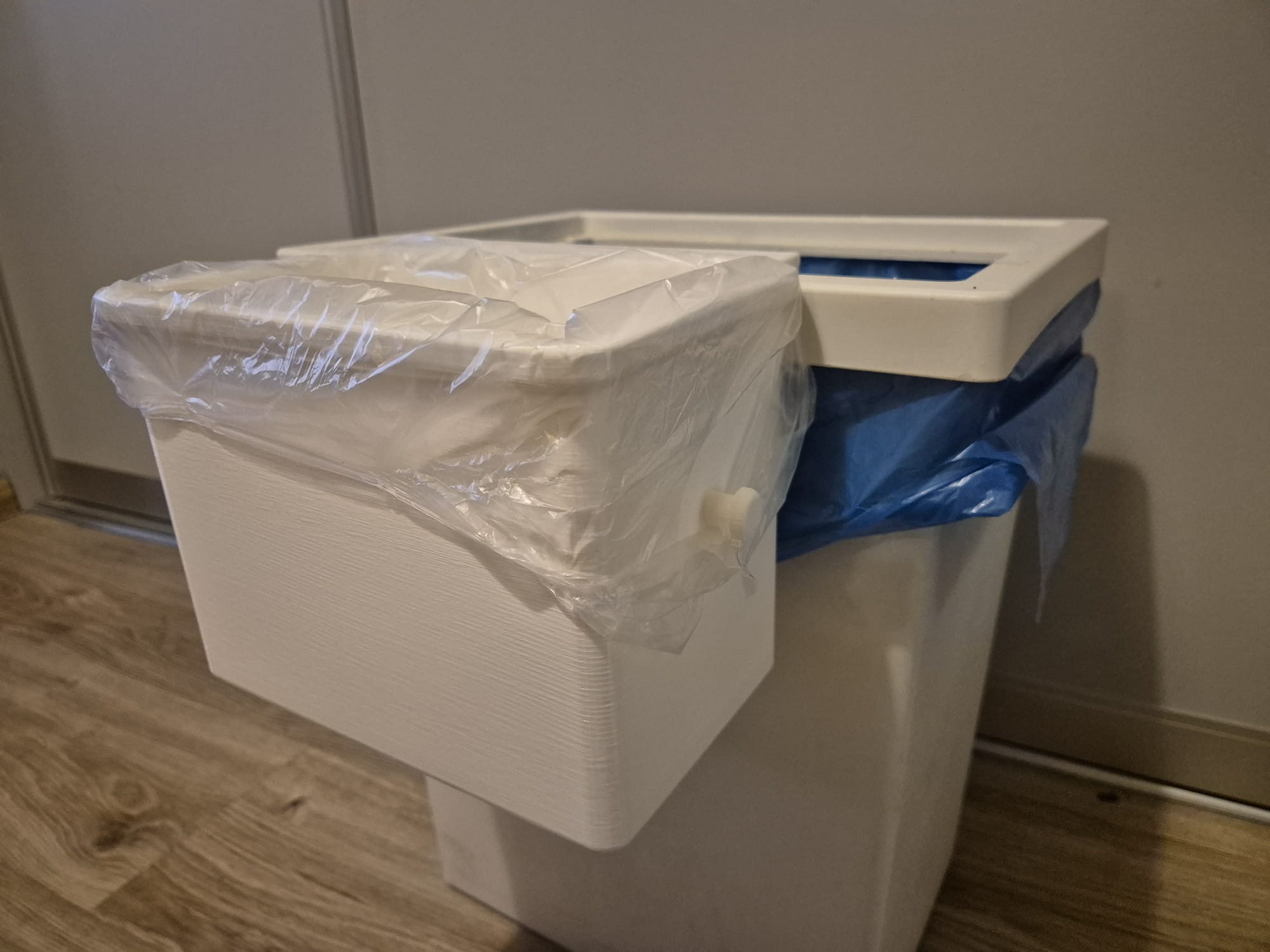 Organic waste bin
