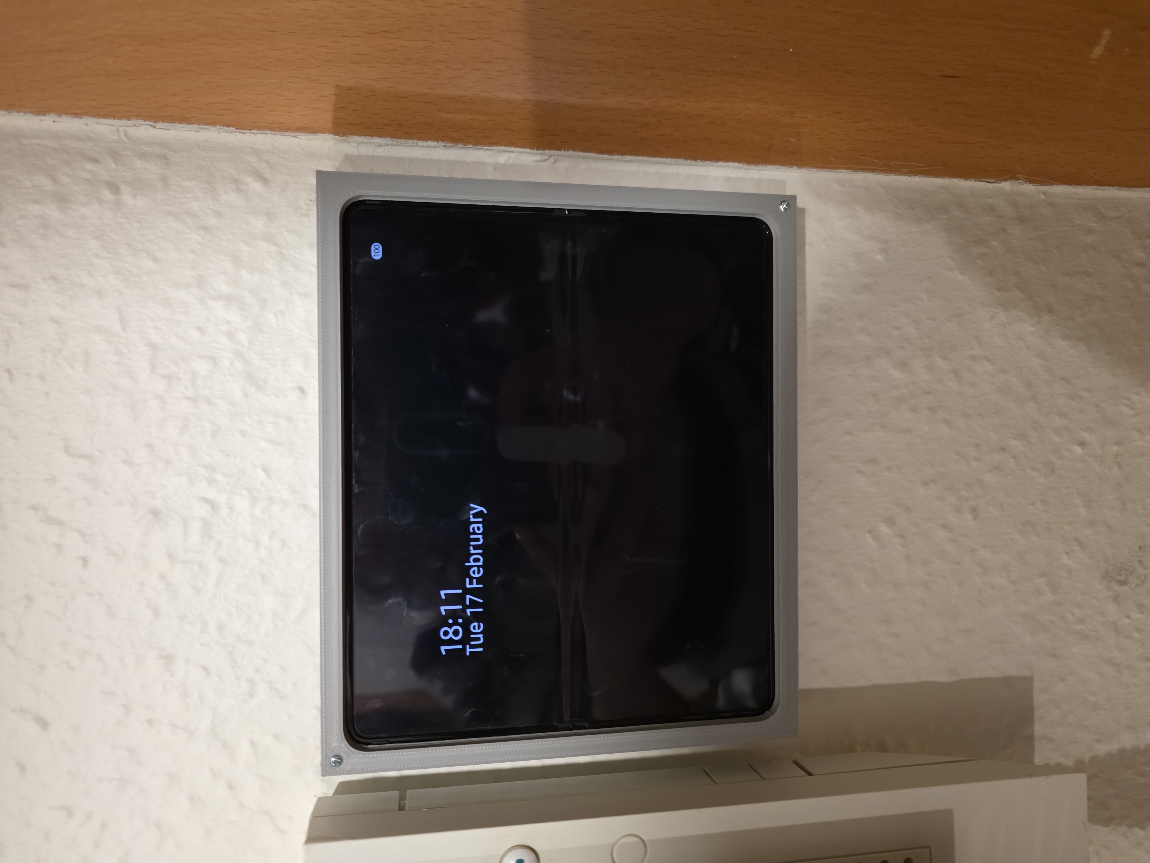 Samsung Galaxy Z Fold4 Unfolded Wall Mount V1