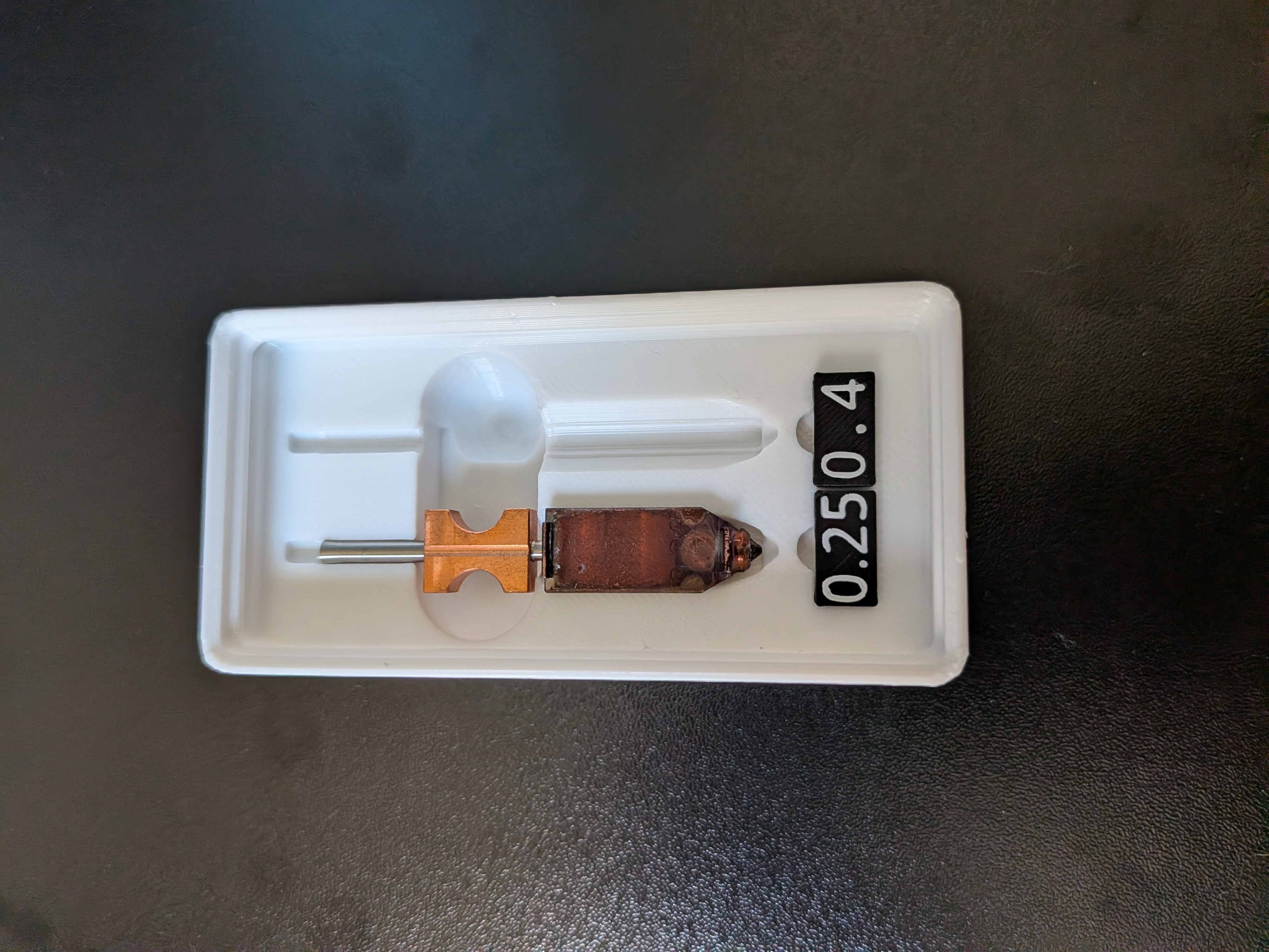 Gridfinity nozzle bin with replaceable labels + lid, for Flashforge AD5X