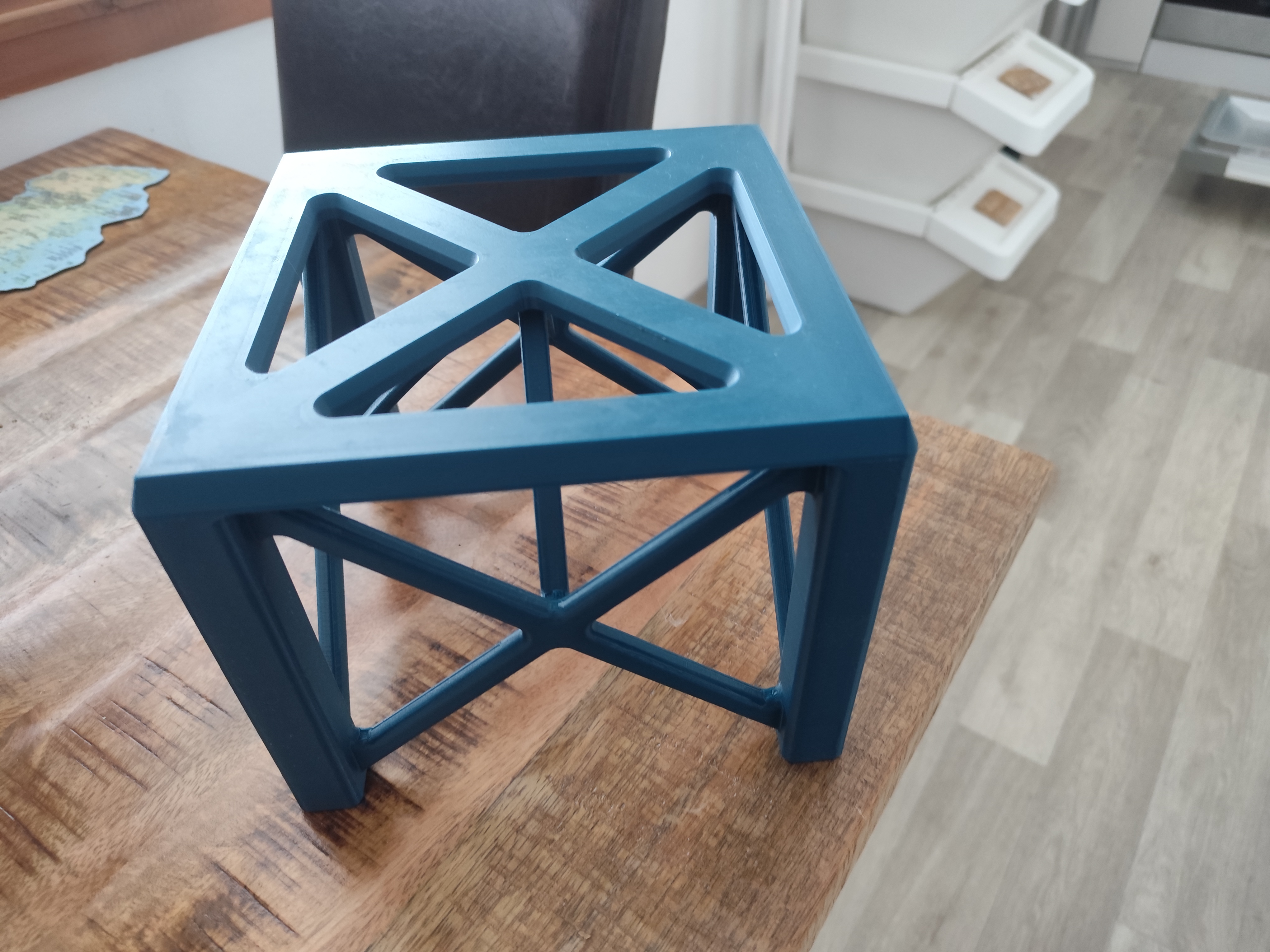 Unnecessarily complicated over-engeneered simple stool