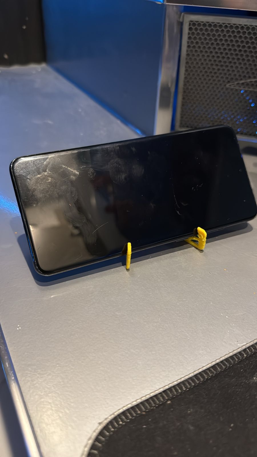 mobile stand keychain — thumbnail 3