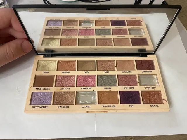 The cover of the palette "I Heart Revolution Cotton Candy"