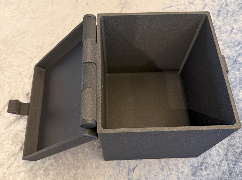 Miniatura 3 do modelo 3D Large box with hinged lid
