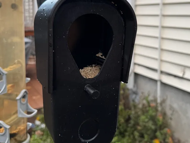 Flock Camera with chamber squirrel and bird feeder V2 with perch