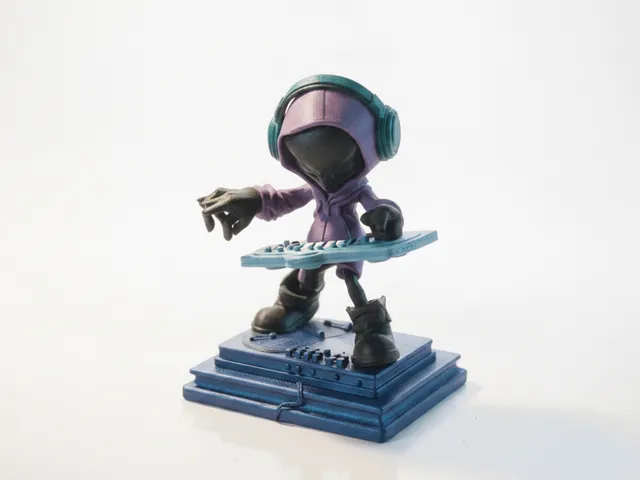 Alien DJ Figurine Fantasy Sci-Fi 3D Printable
