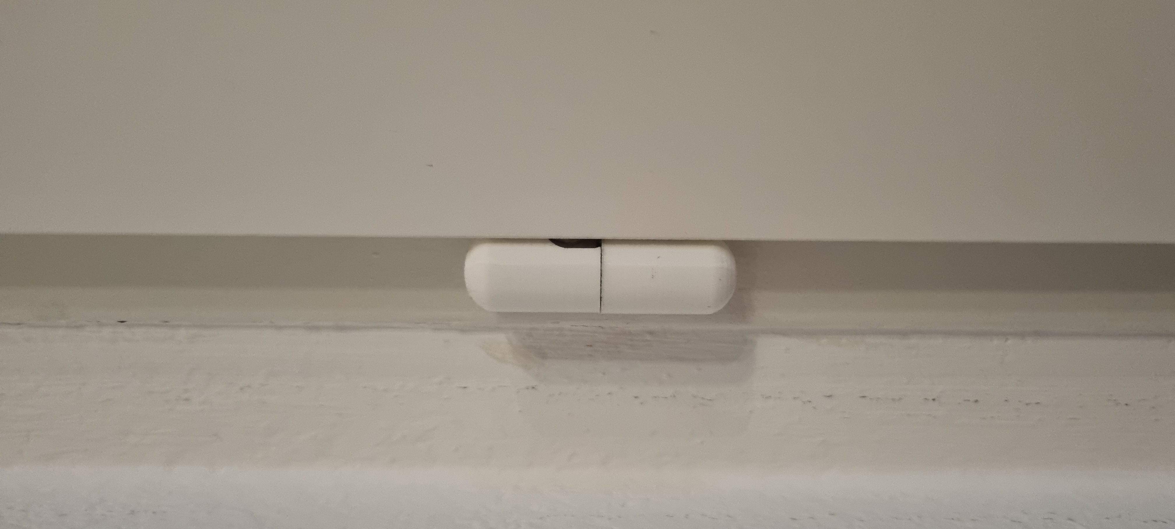 Modern-Caps: Elegante Abdeckkappe für Türbänder & Scharniere