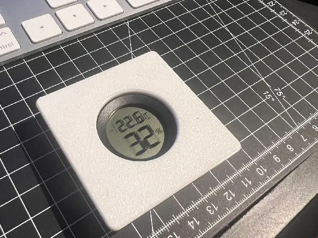 holder for hygrometer for a filament box (ikea365)