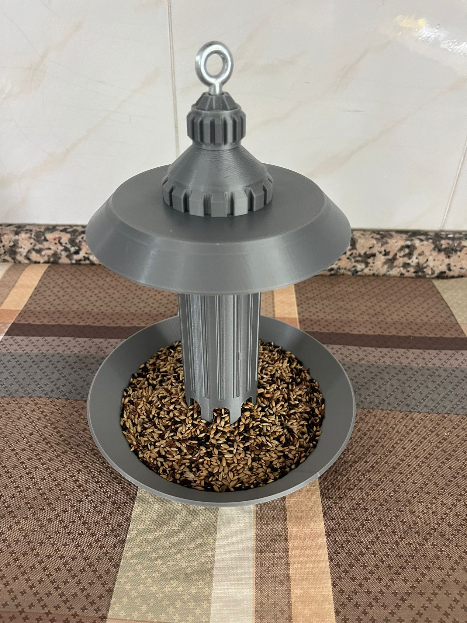 Removable bird feeder / Comedero para pájaros desmontable.