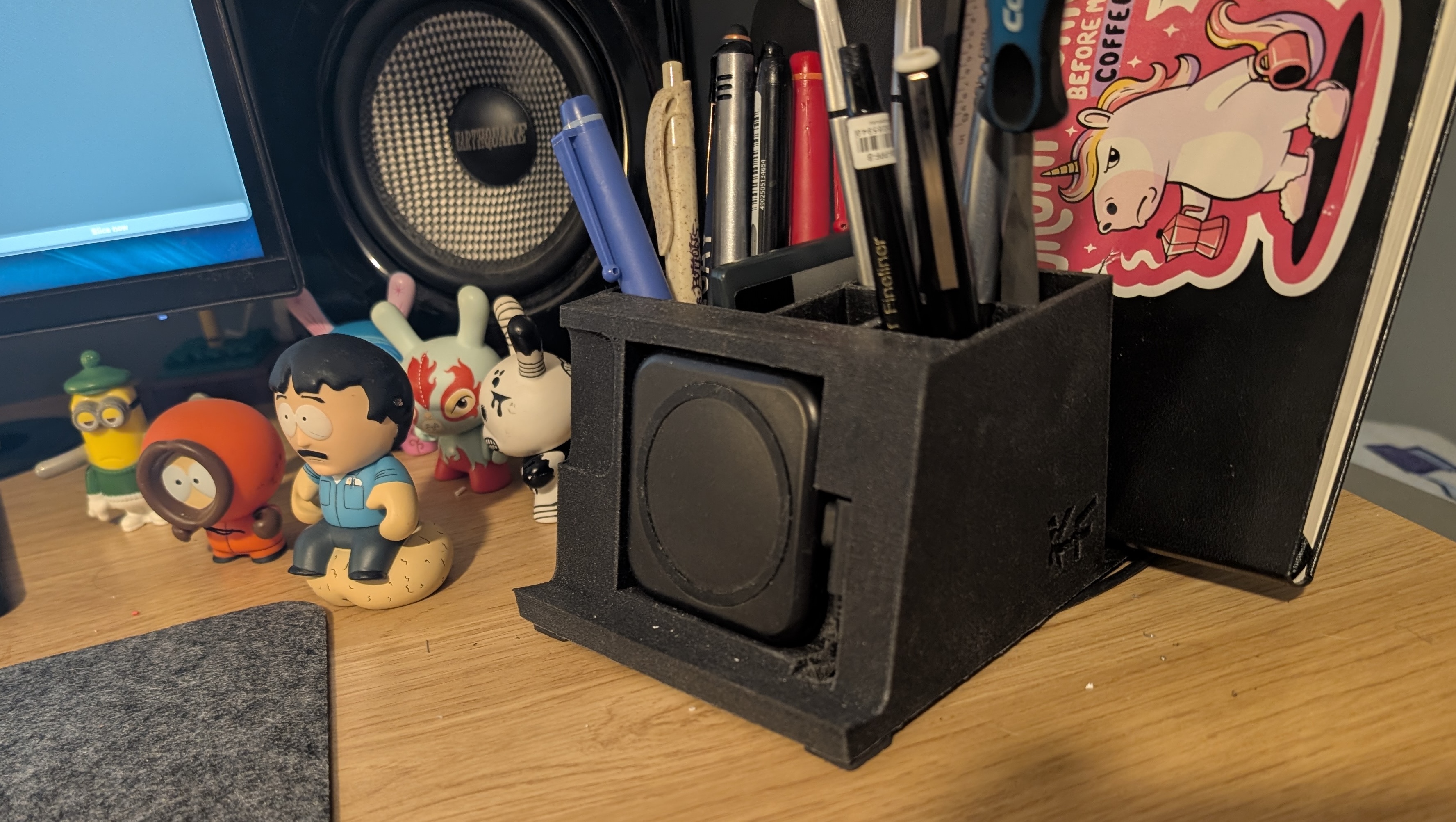 Mobile standby holder/Desk organizer, with slots for notebooks