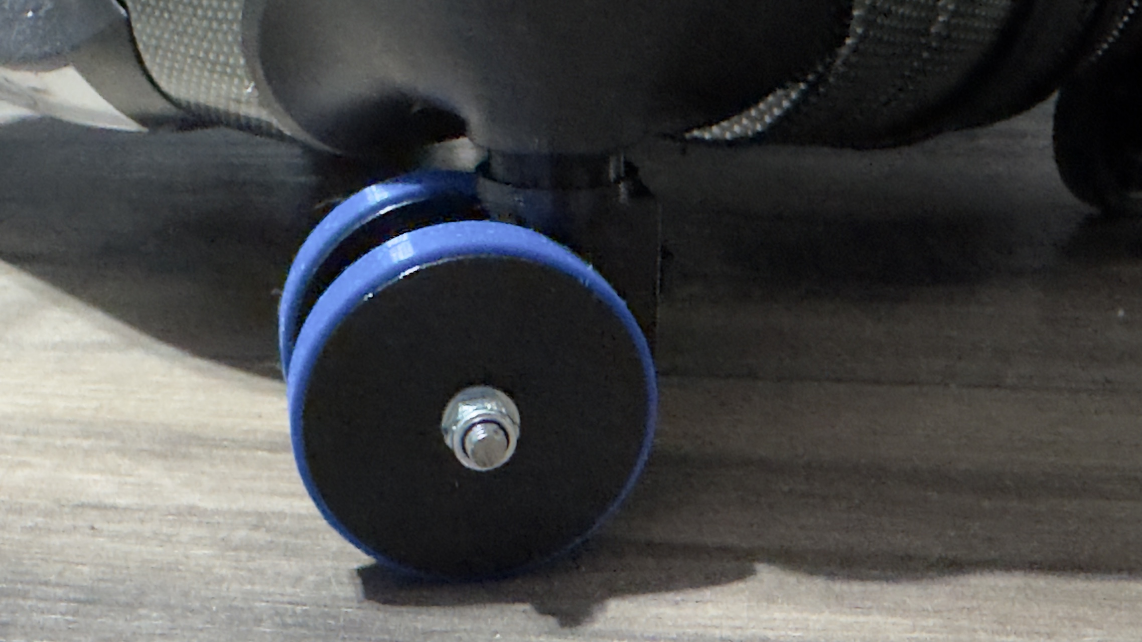 Twin spinner wheel for plug-in suitcase studs (parametric)