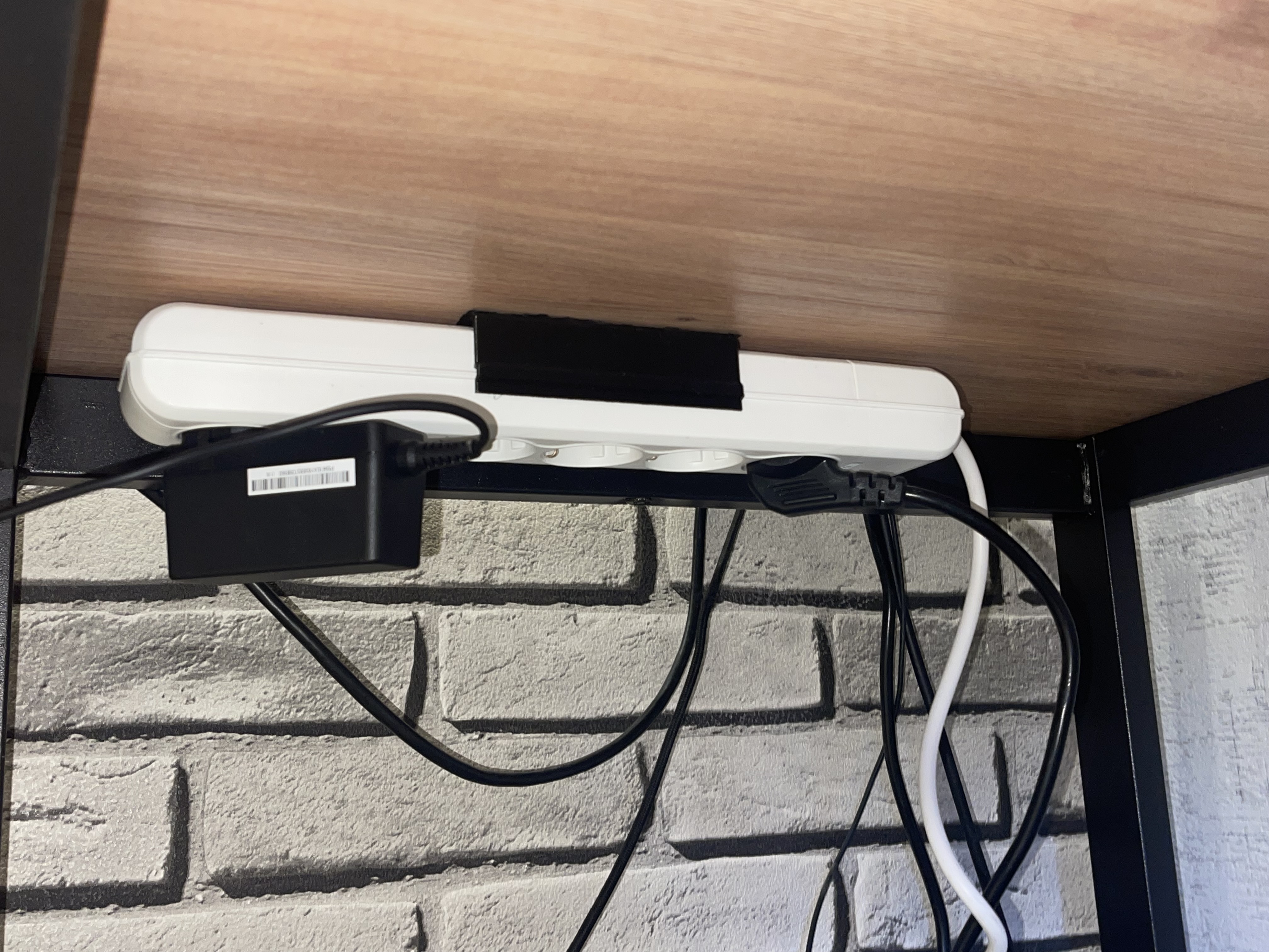 wall mount for cable extender
