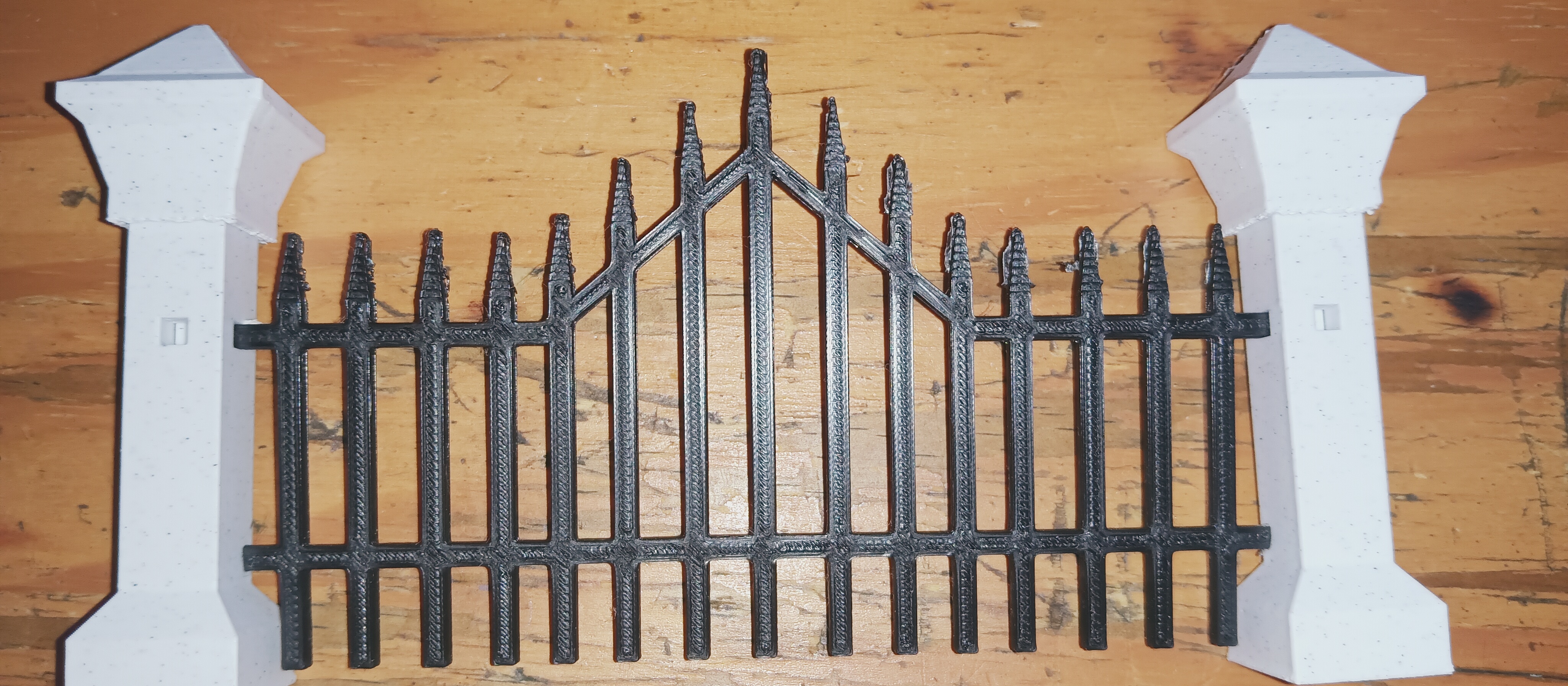 graveyard fence — miniatura 2