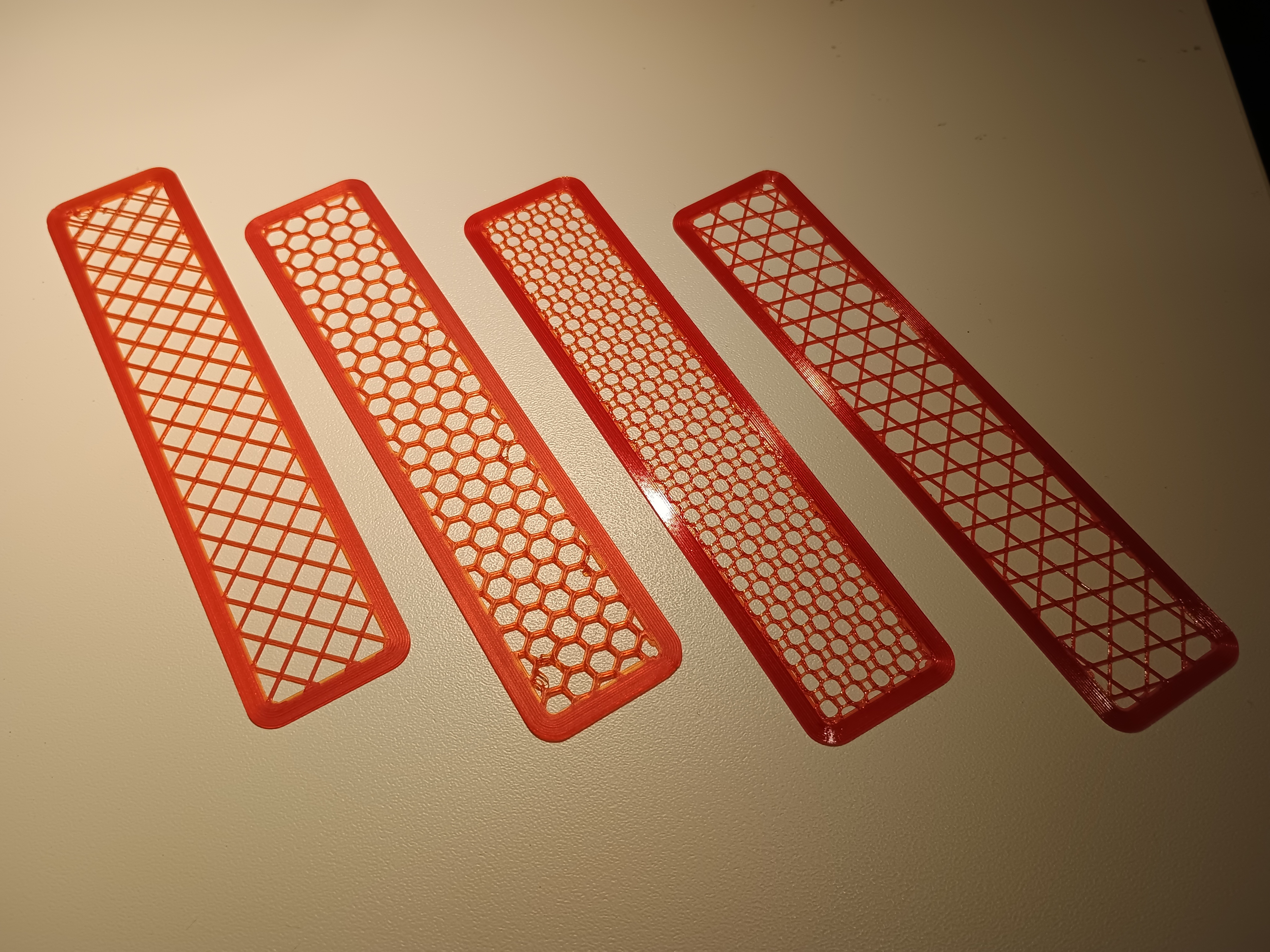 Thin 3D Printed Bookmark with Decorative Infill / Tenká 3D tištěná knižní záložka s dekorativní výplní