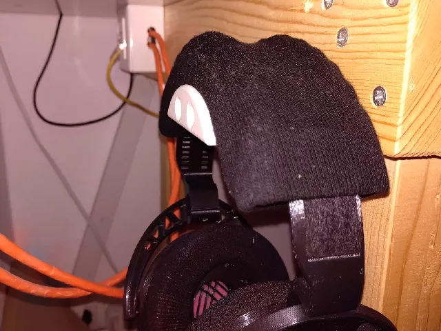 Ploopy Heaphones under desk holder