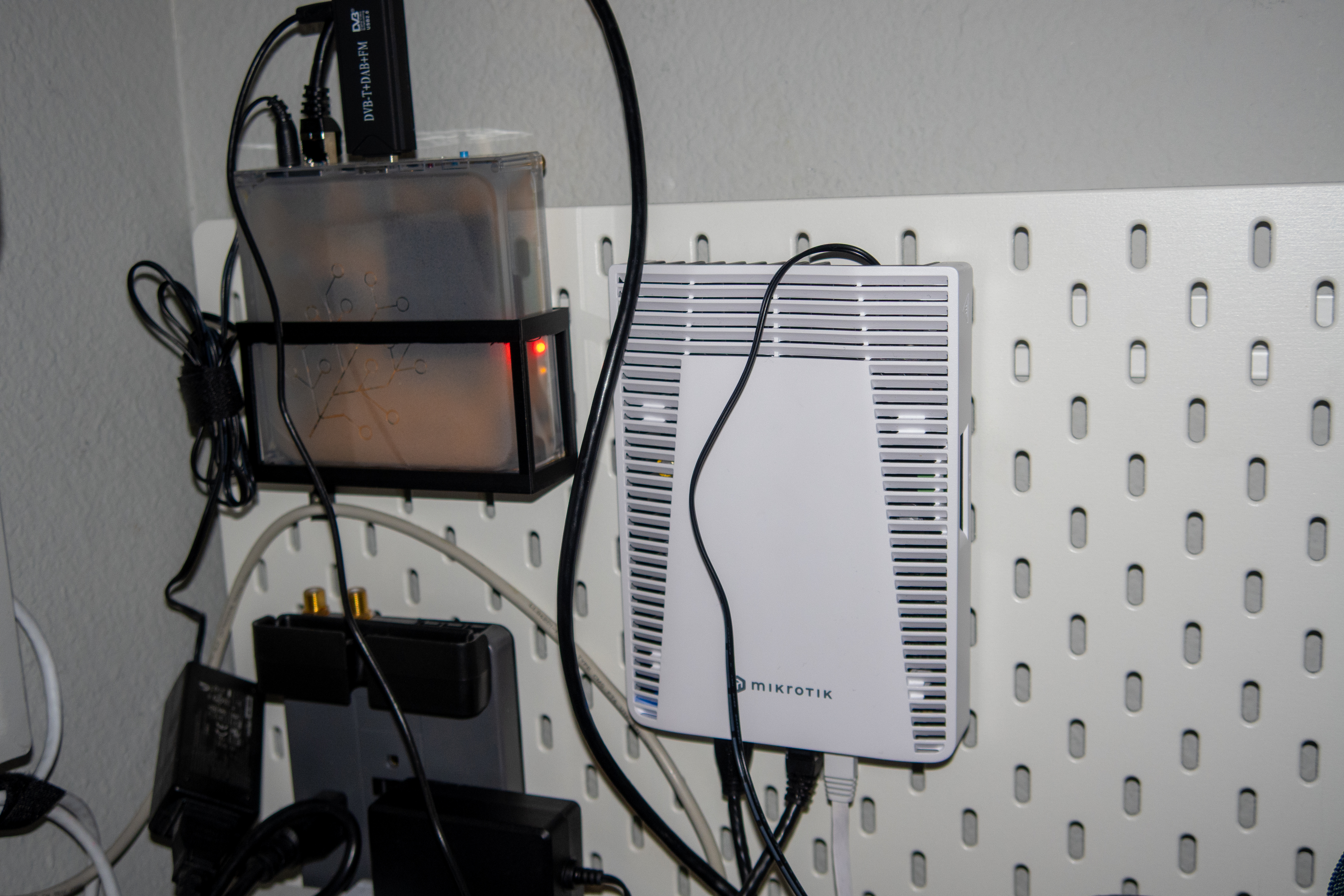 Mikrotik CRS304-4XG-IN SKADIS Mount
