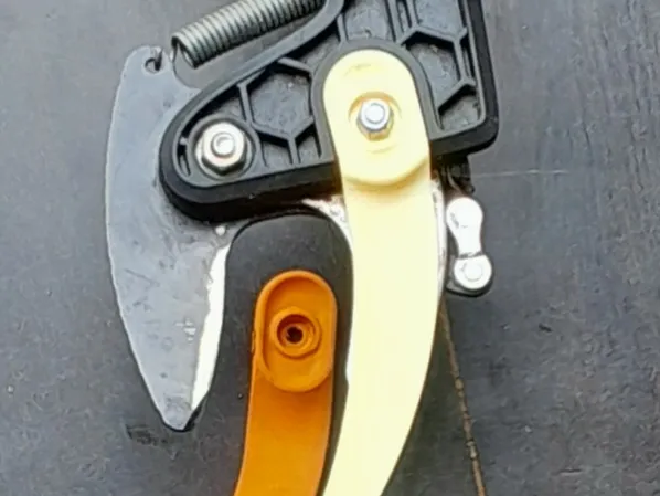 Tip guid for Fiskars telescopic pruner.