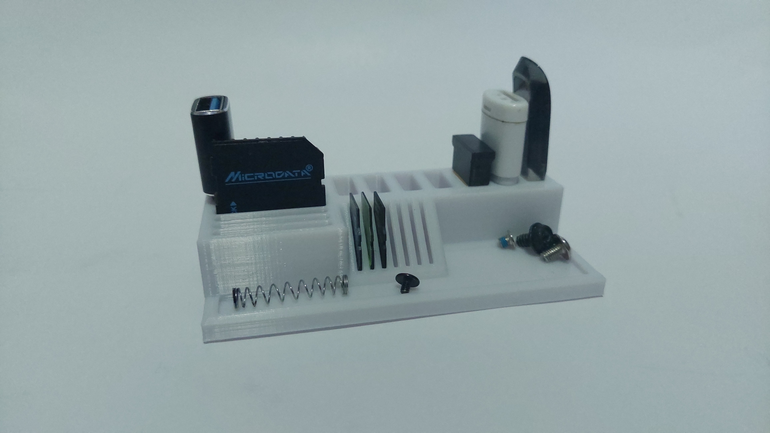 Simple USB and SD card holder with tray