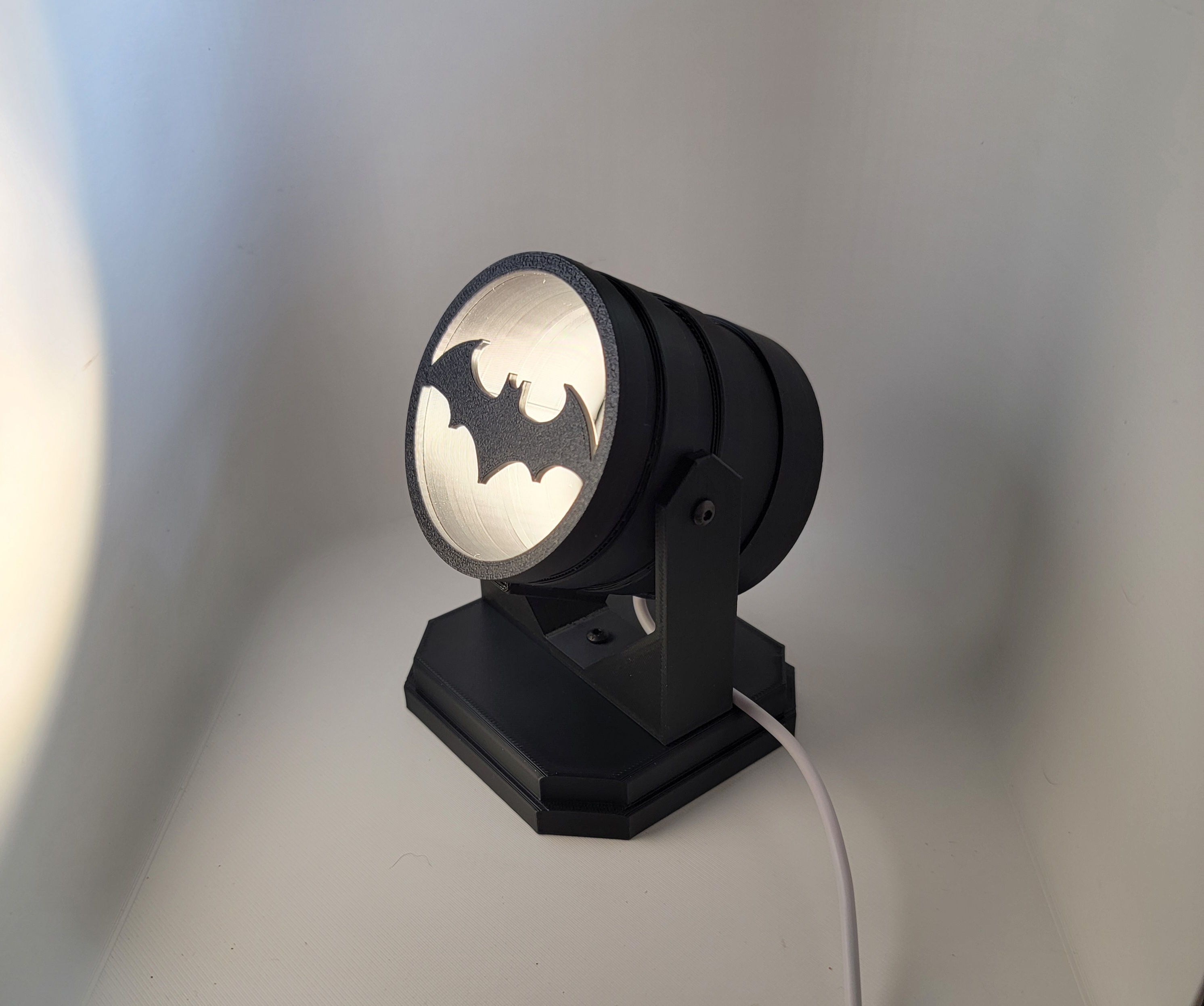 Batman Bat-signal Lamp - Easy Print and Assembly 3D model