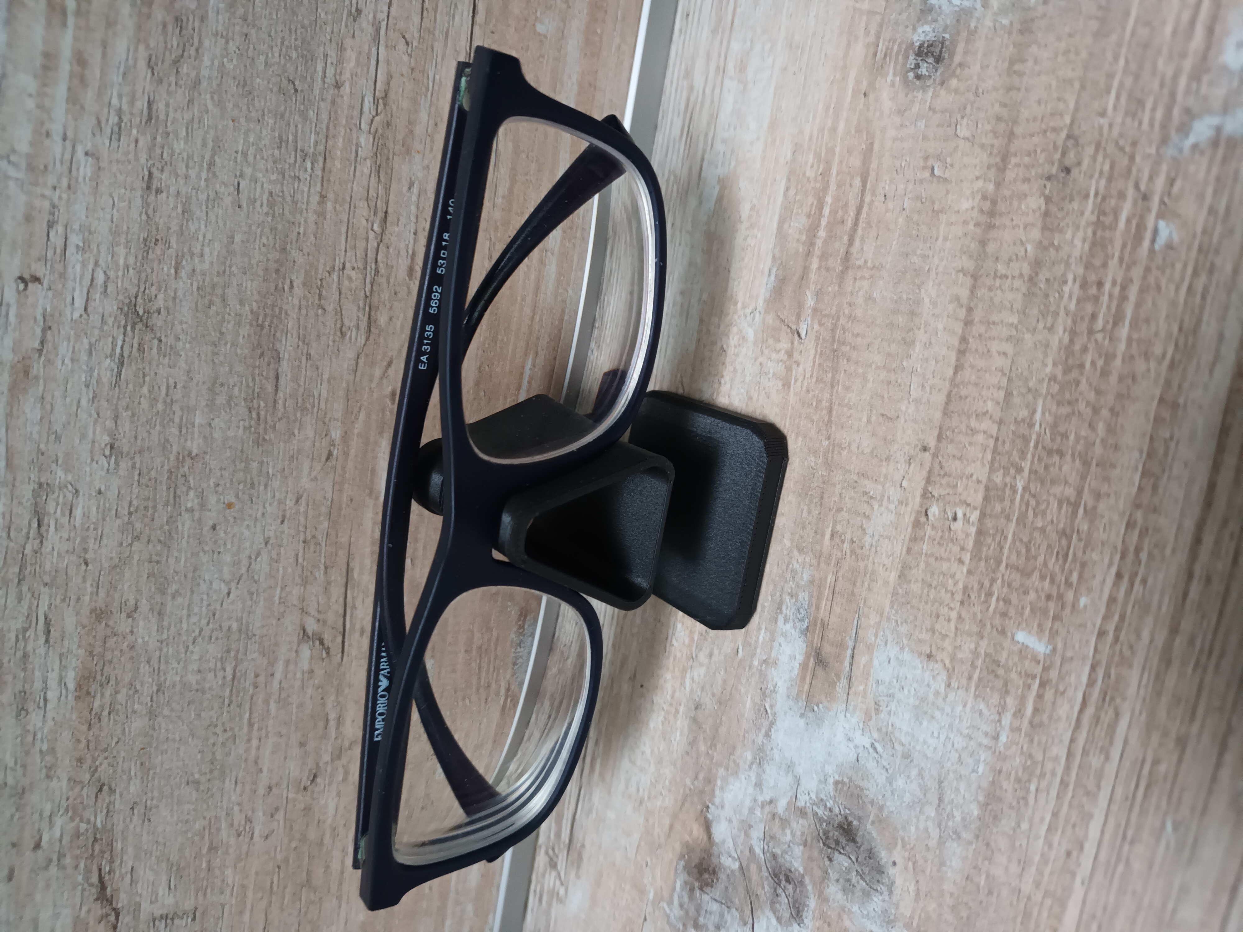 Glasses holder minimalistic