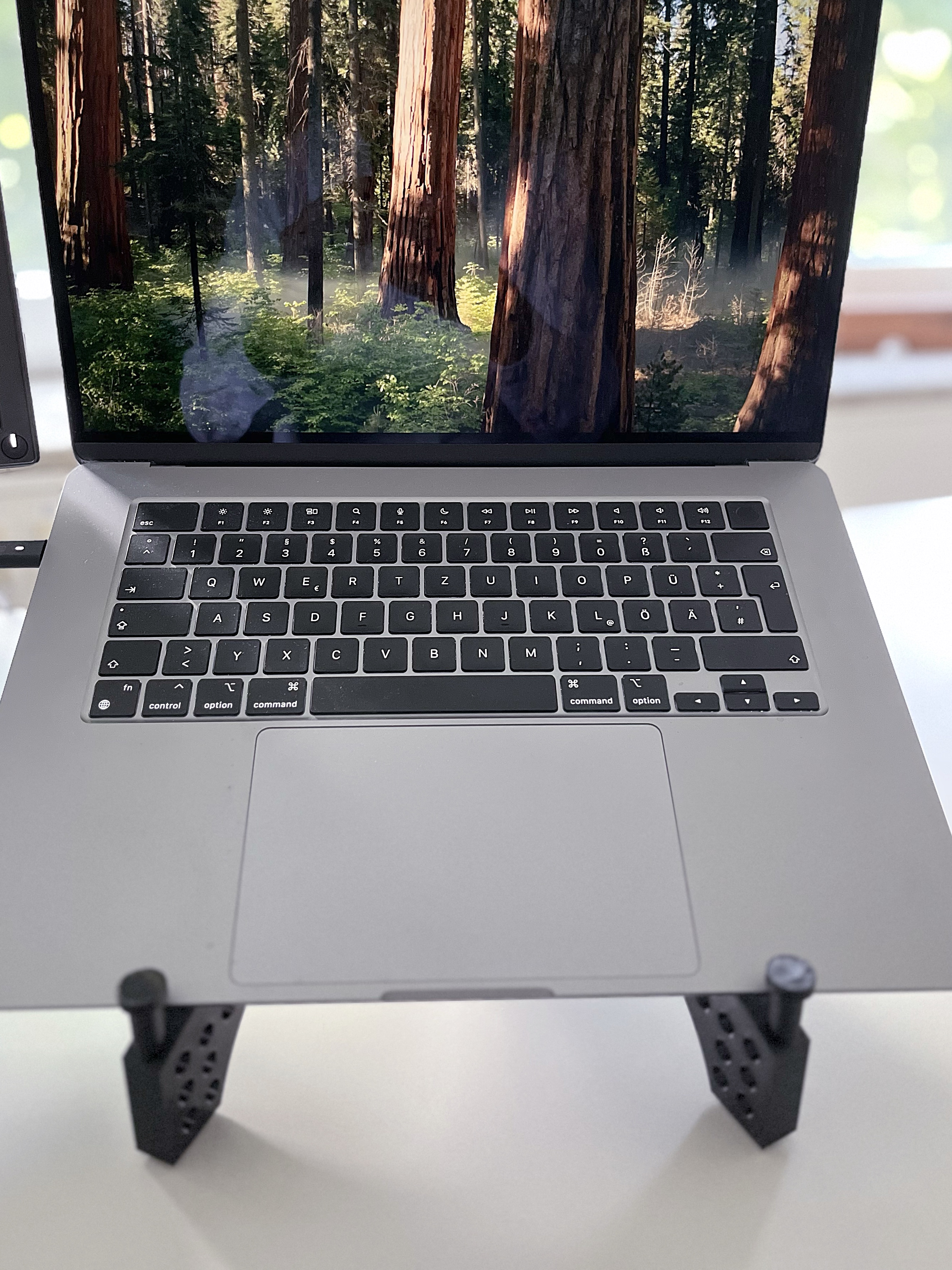 Just another foldable laptop stand / Noch ein faltbarer Laptopständer