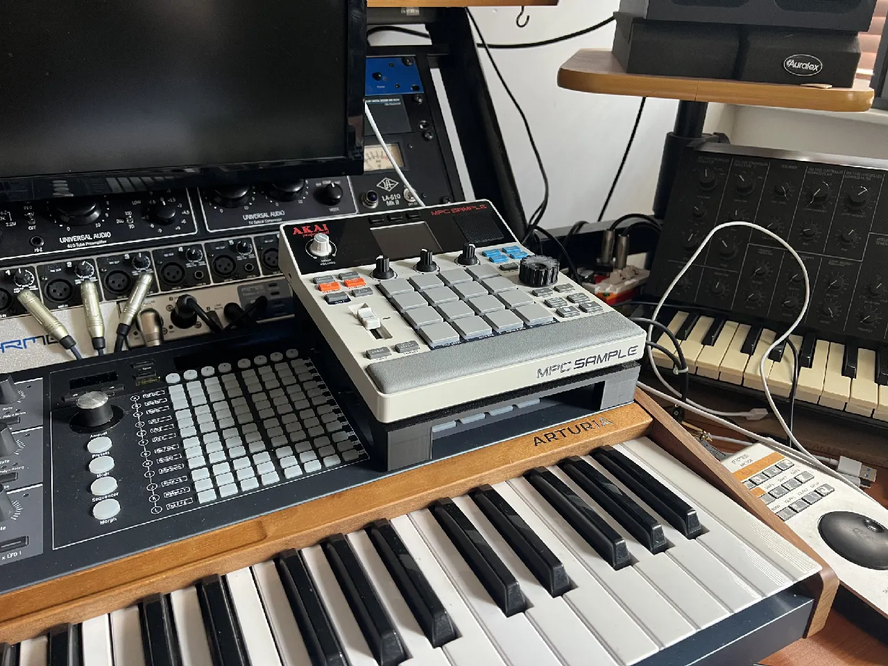 MPC Sample Stand for Arturia Polybrute by Inf | Download free STL