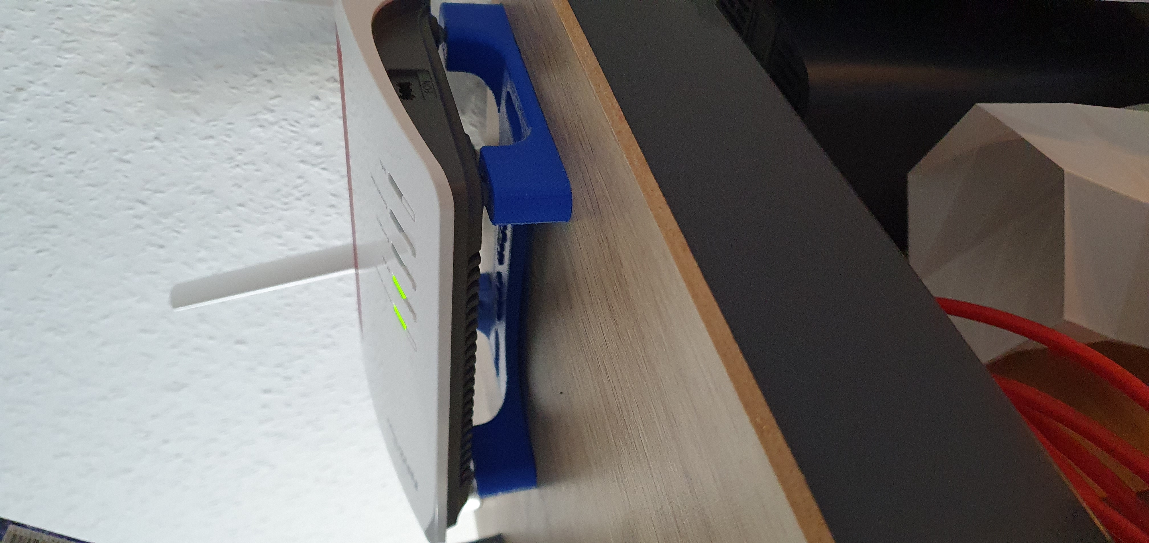 FRITZBox! 6850 distance wall mount
