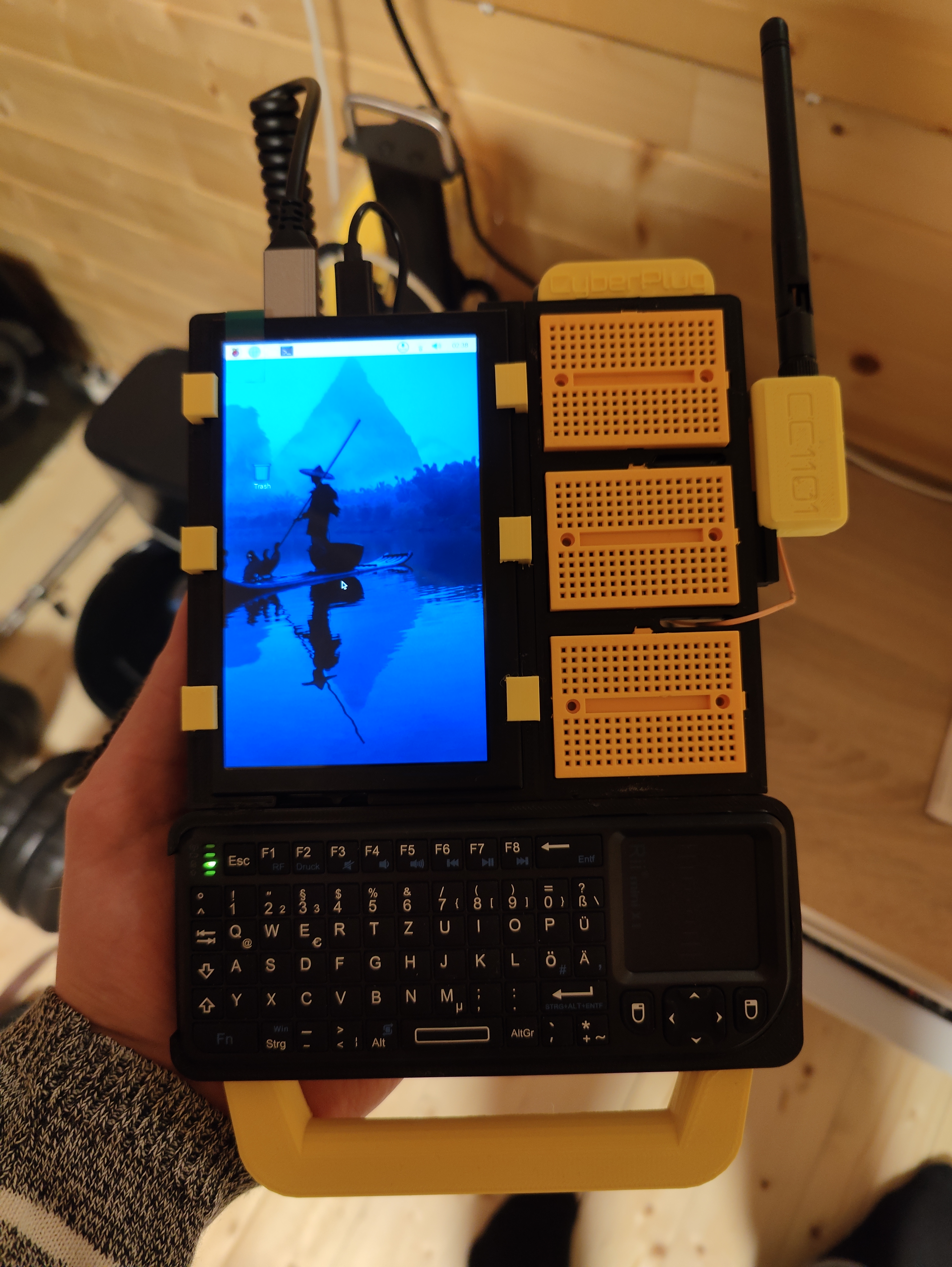 Miniatura 2 do modelo 3D Handheld Cyberdeck (CyberPlug)