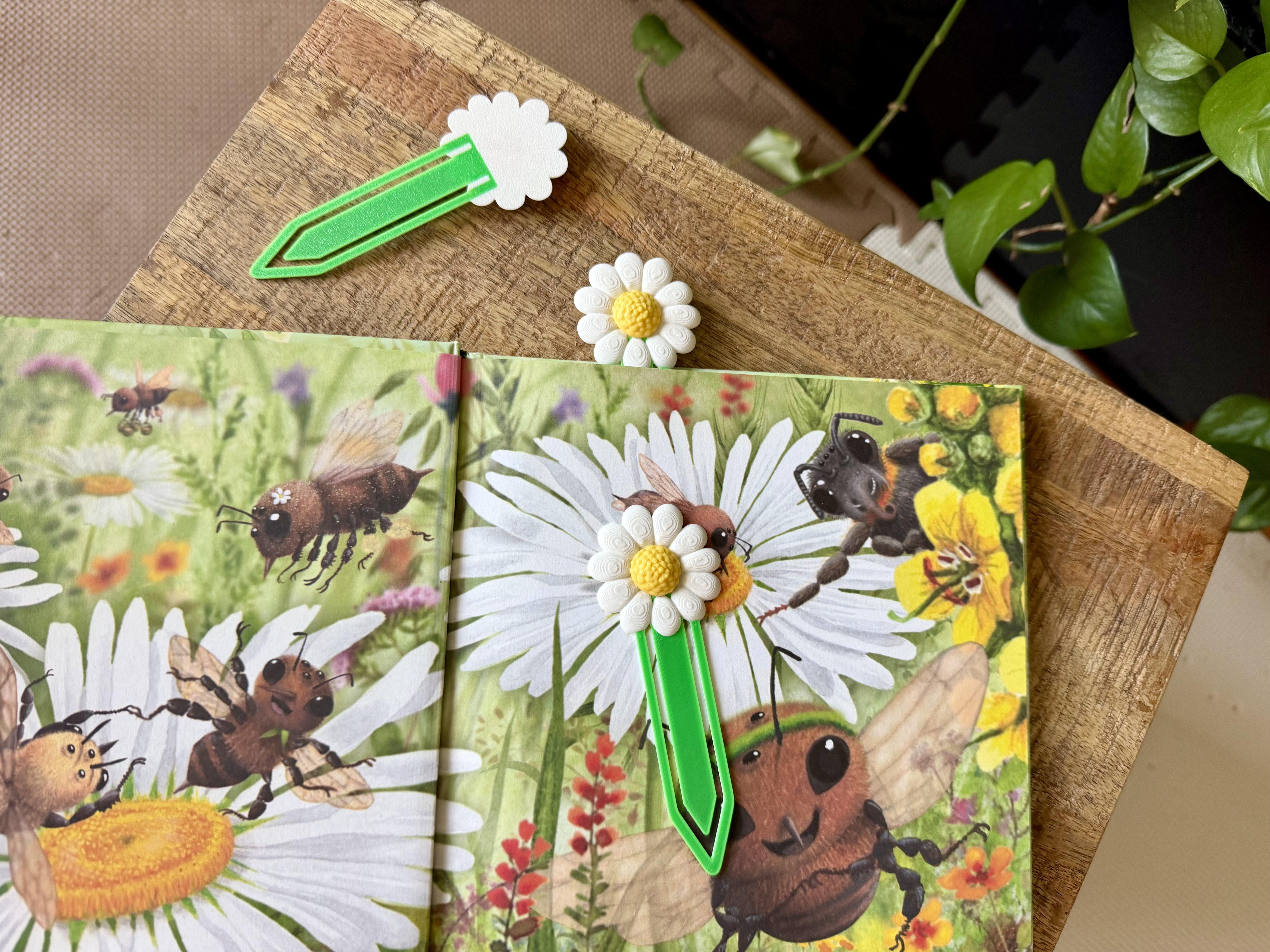 Daisy bookmark
