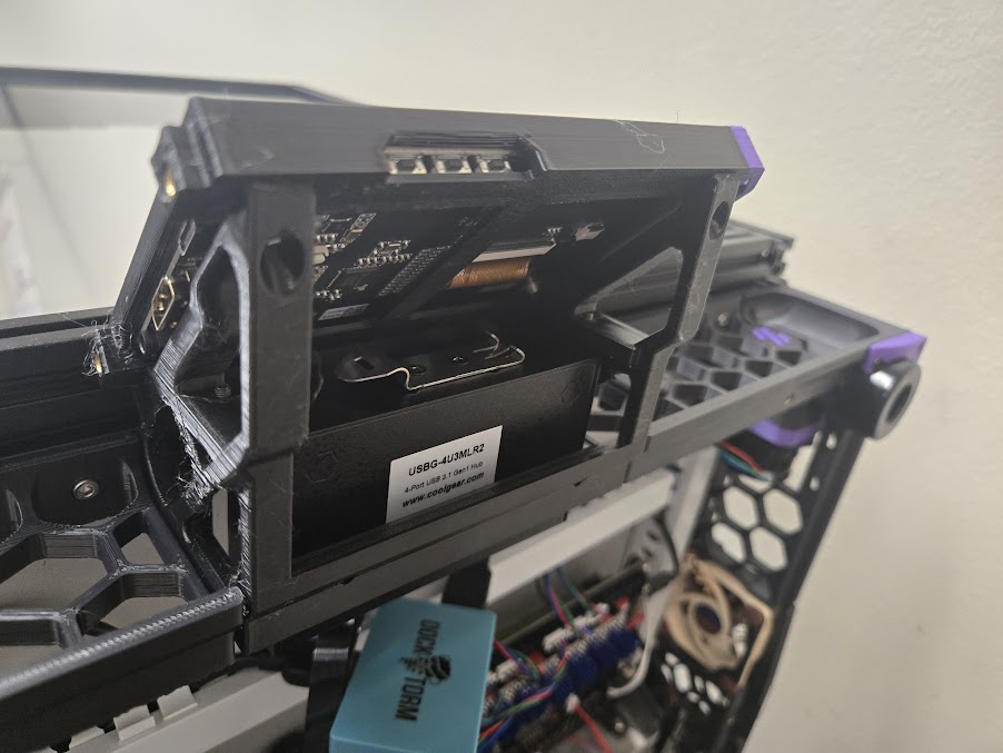 BTT HDMI 5 Display Voron Mount Extended for Clicky Clacky Door and a spot to put the Coolgear USB Hub