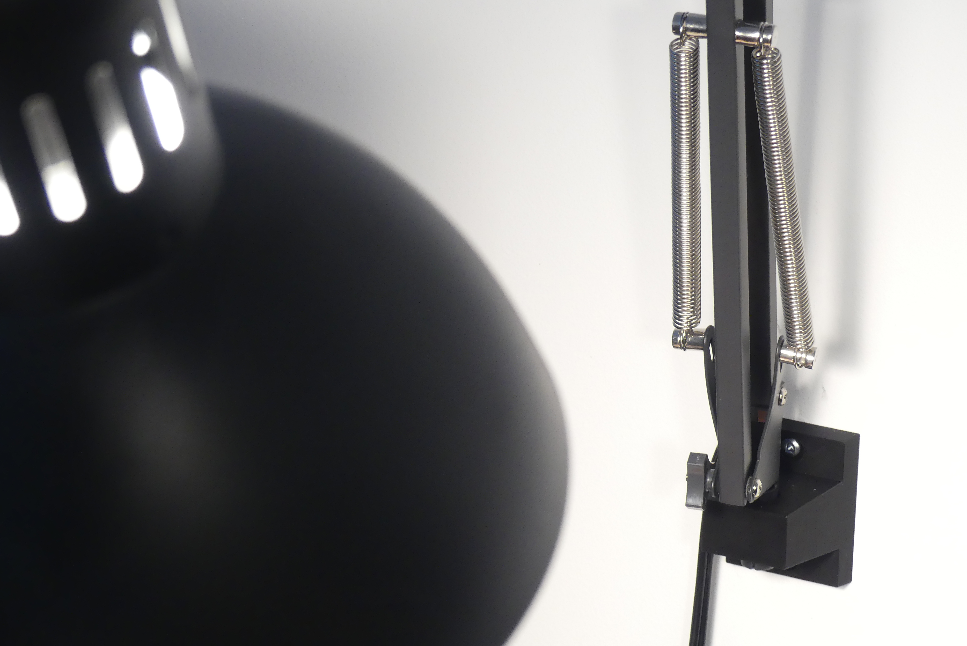 Tertial Wall Mount
