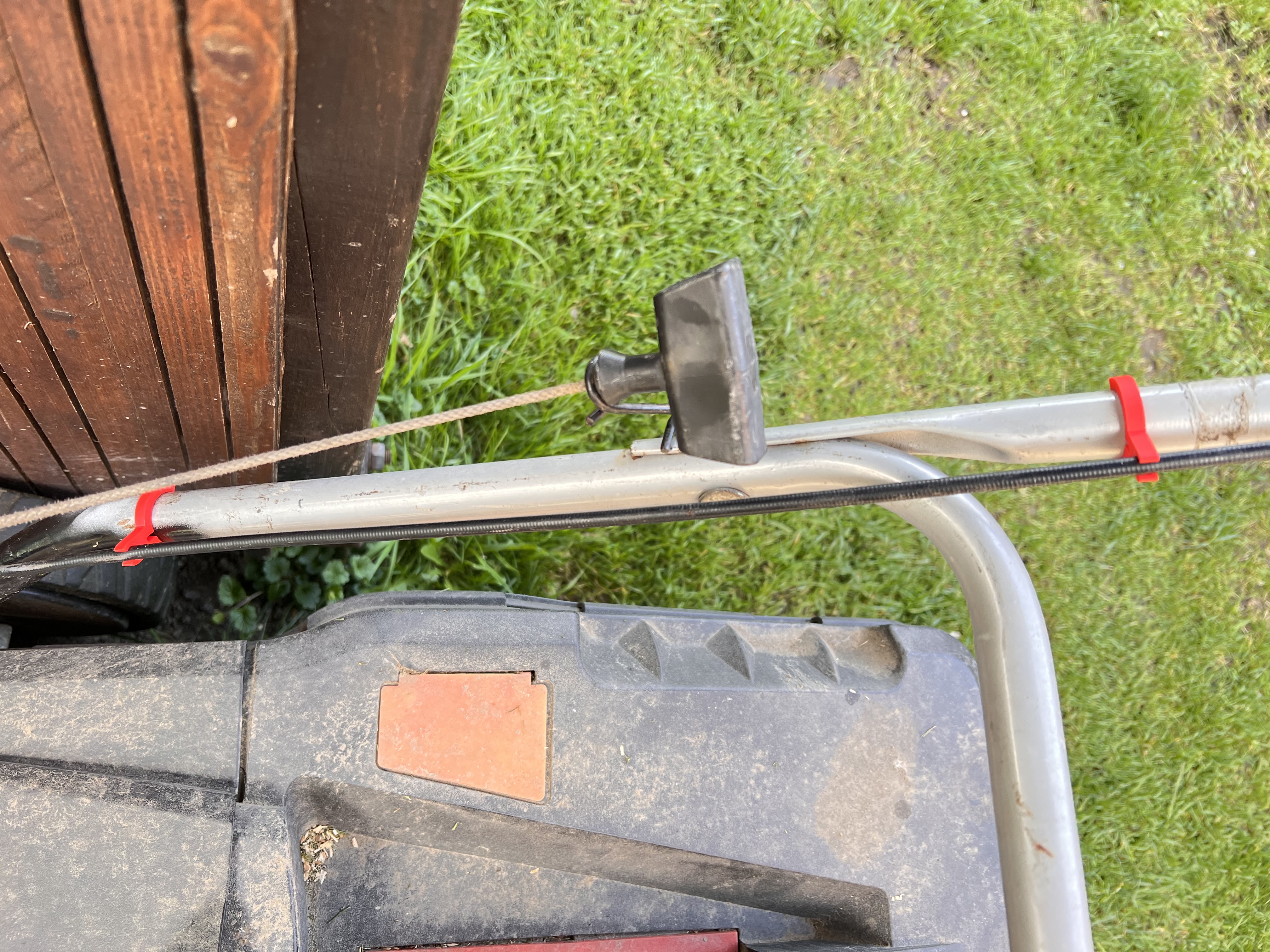 Bowden holder for grass-cutter — thumbnail 2