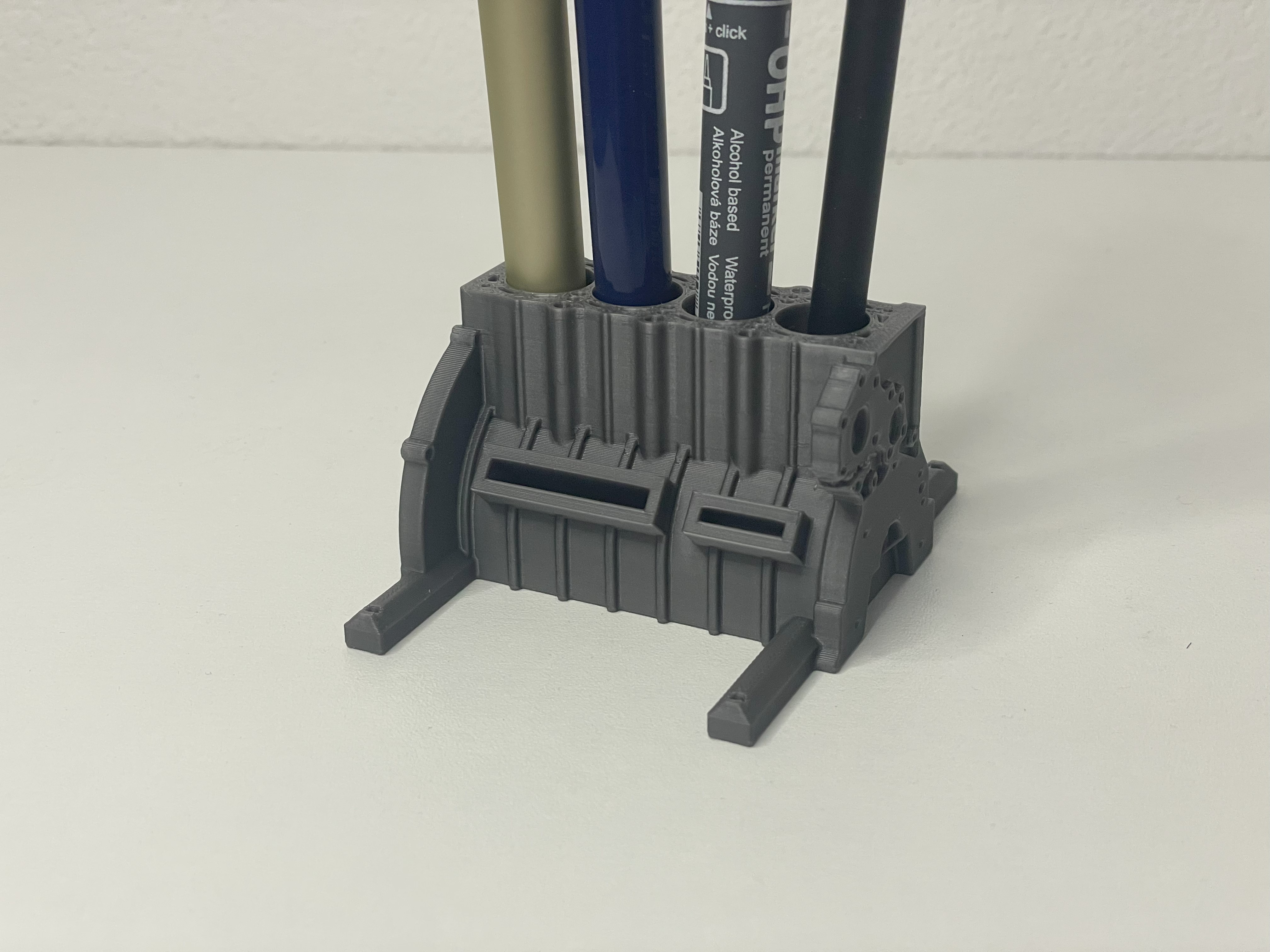 Miniatura 3 do modelo 3D Engine Block Pen Holder (USB,SD,microSD)