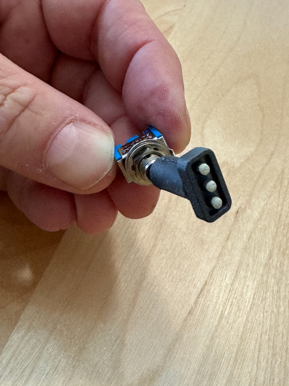 Airbus A320 Landing Light Switch Handle (won't spin)