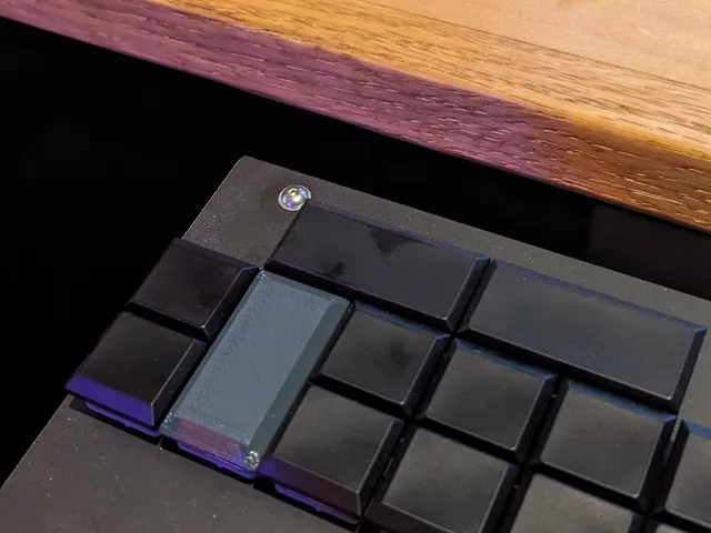Ecosteno "S" key
