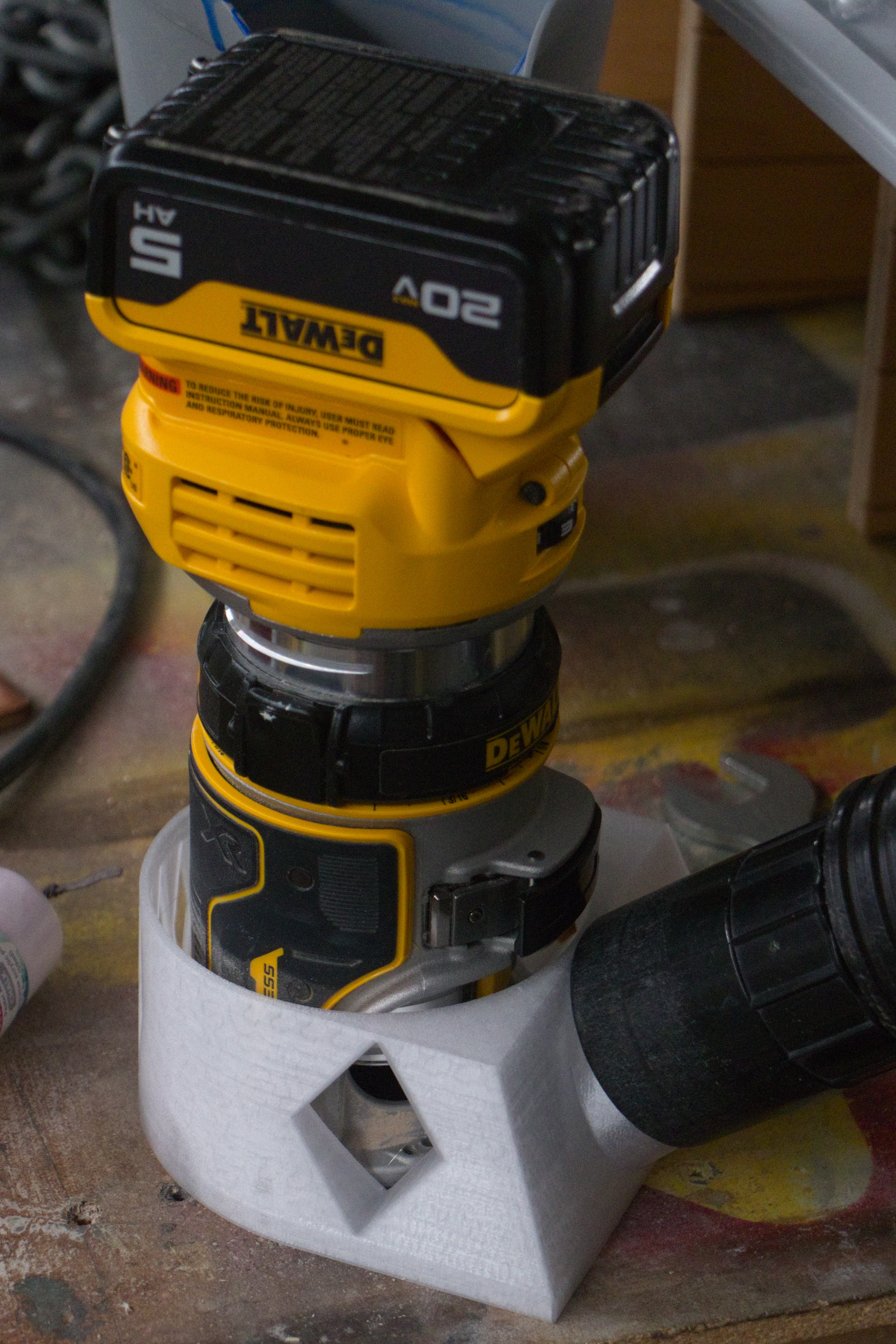 Collar for DeWalt DCW600B 20V router with shopvac vacuum port