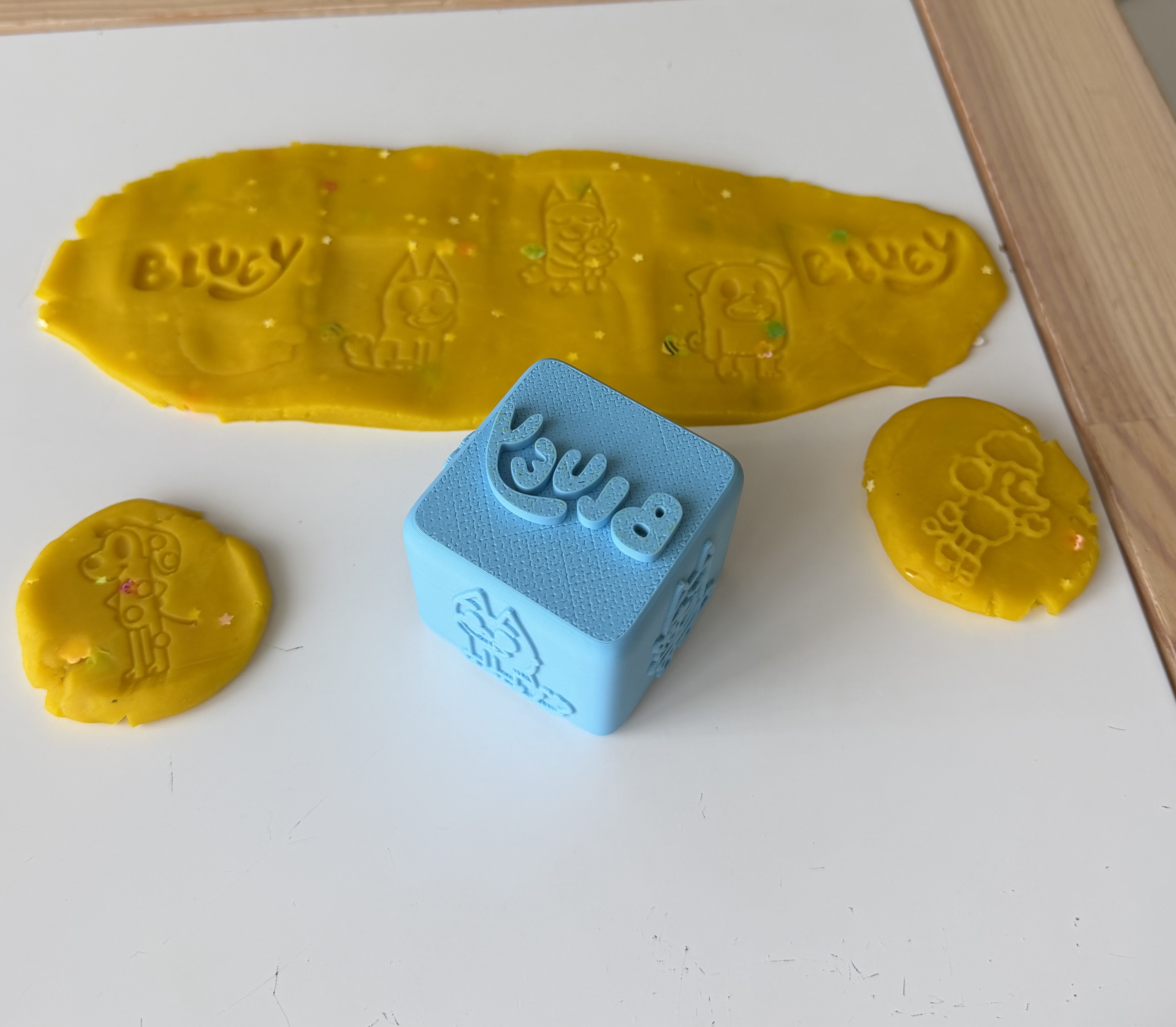 Play-Doh cube - Bluey