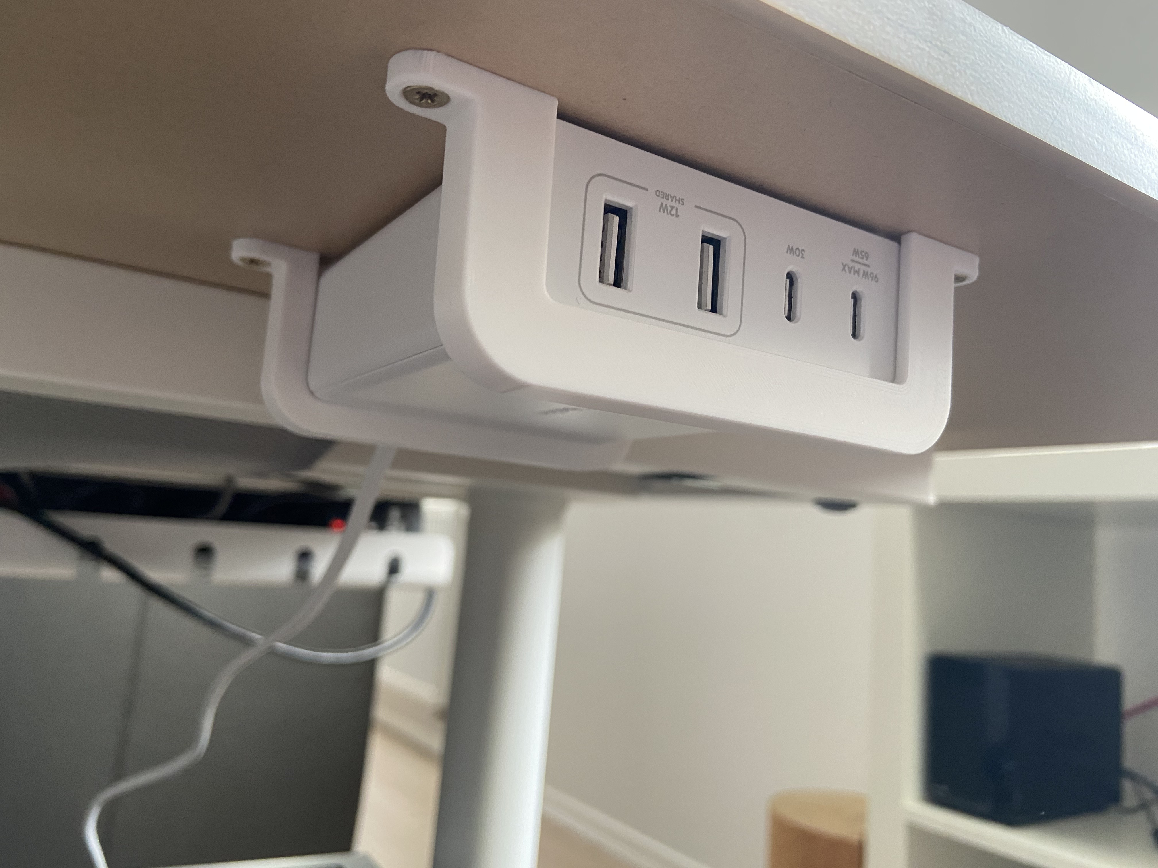 Belkin USB Charger Holder 108W 4-Port PD Power Adapter 3D model