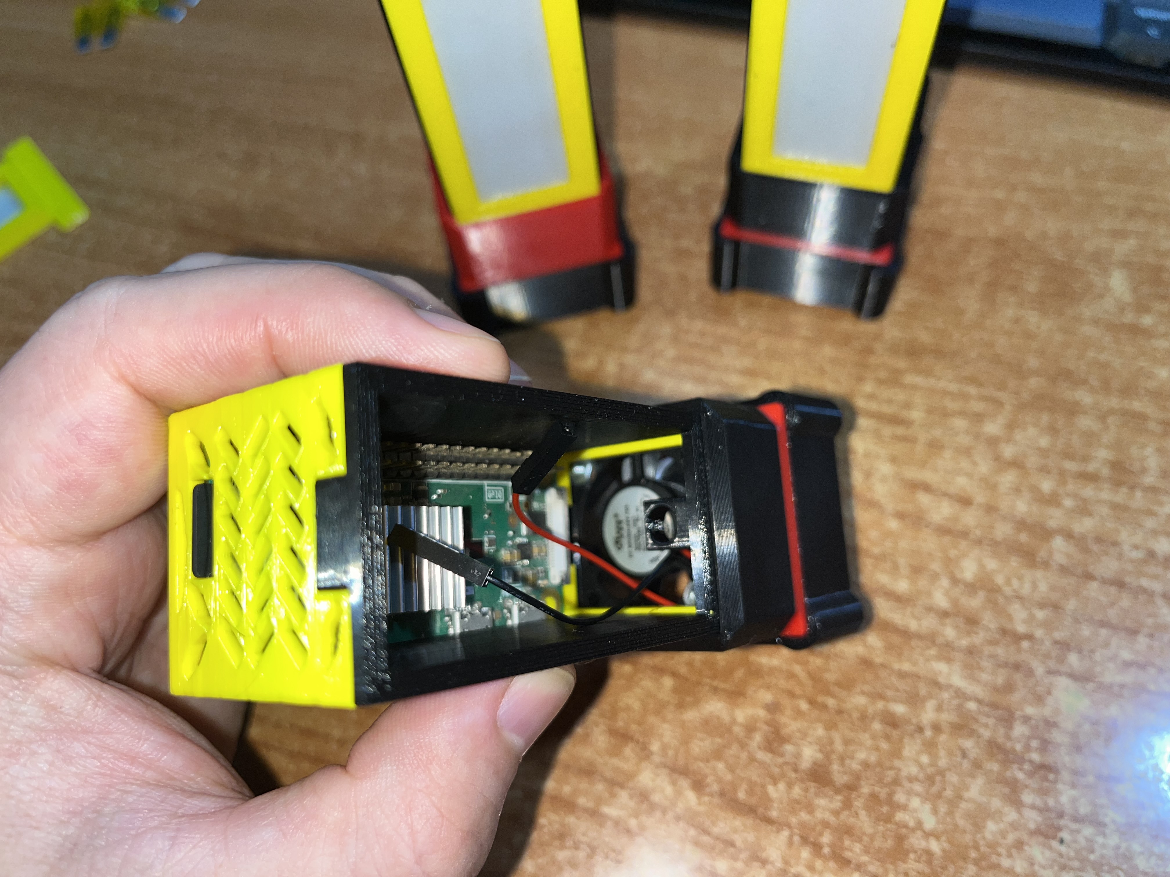 Raspberry Pi Zero 2 vertical box with Fan — miniatura 2