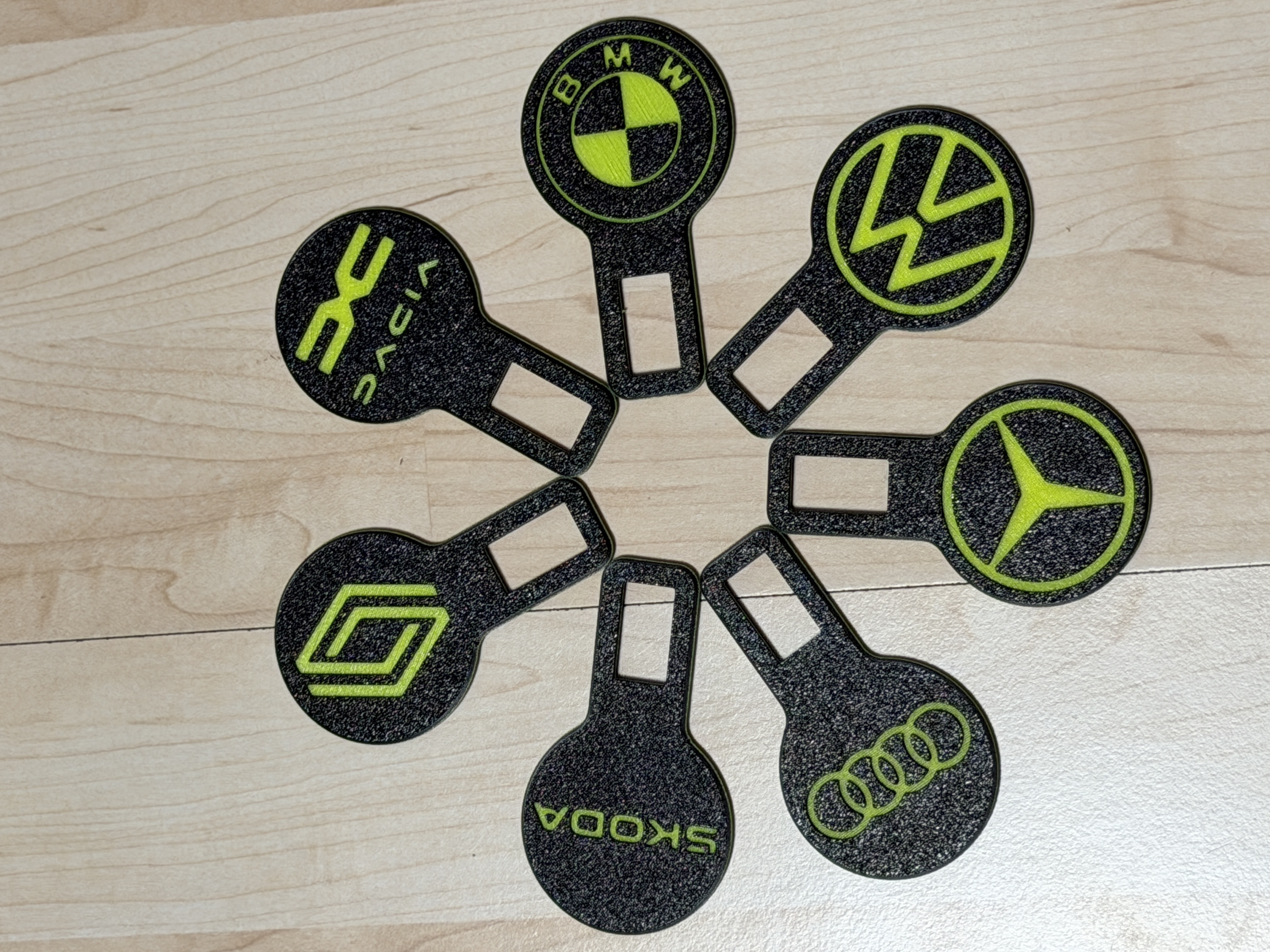 Gurtstecker mit Logo (Audi, BMW, Dacia, Mercedes, Renault, Skoda, VW) / seat belt dummy plug — thumbnail 2