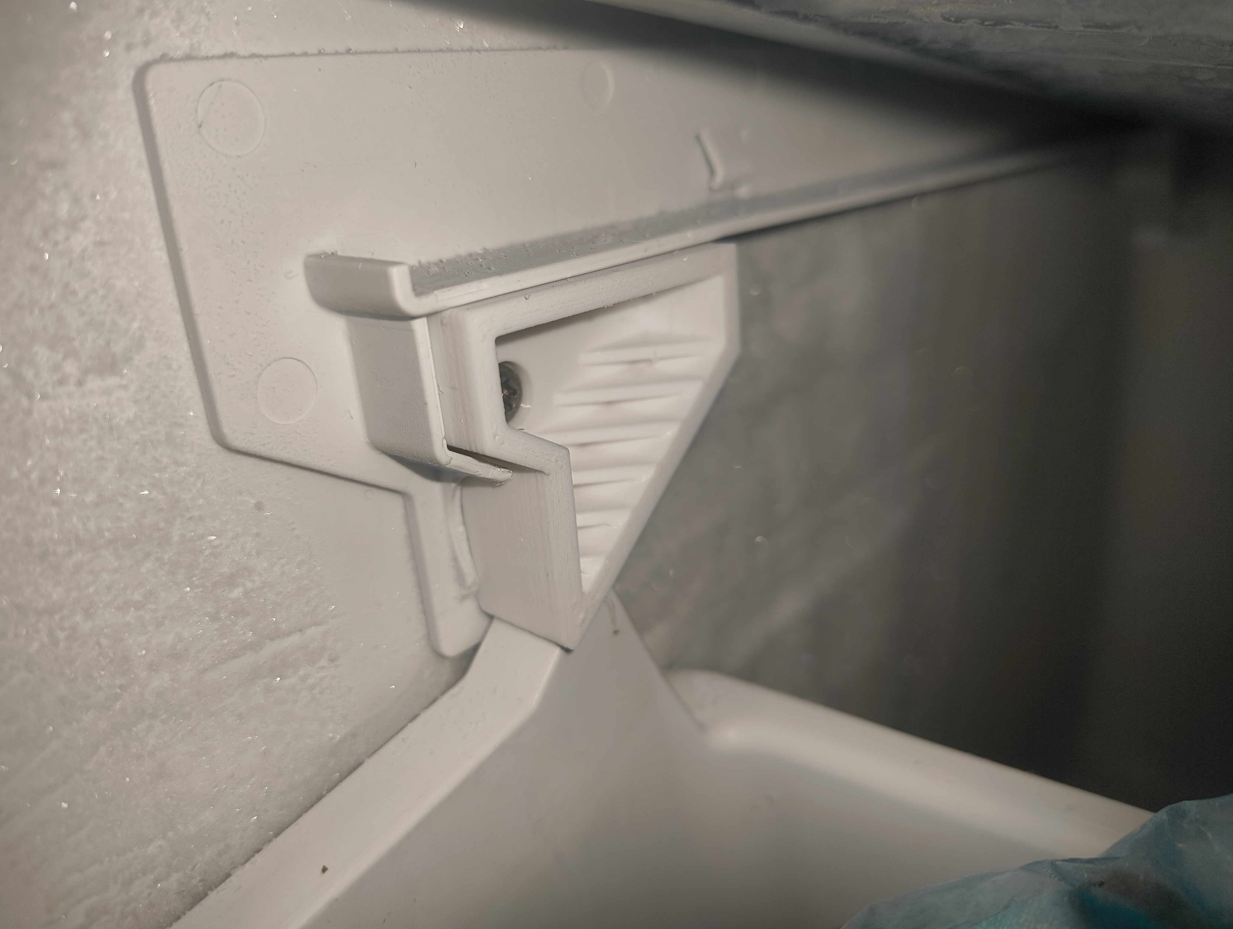 Bosch Freezer drawer pull-out stopper