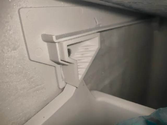 Bosch Freezer drawer pull-out stopper