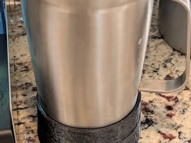 Adjustable Espresso Milk Steaming Pitcher Stand