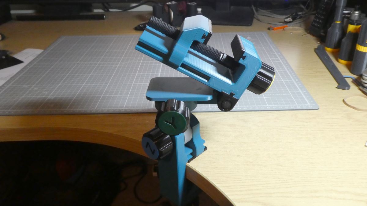 Miniatura 6 do modelo 3D Three Axis Table Vise