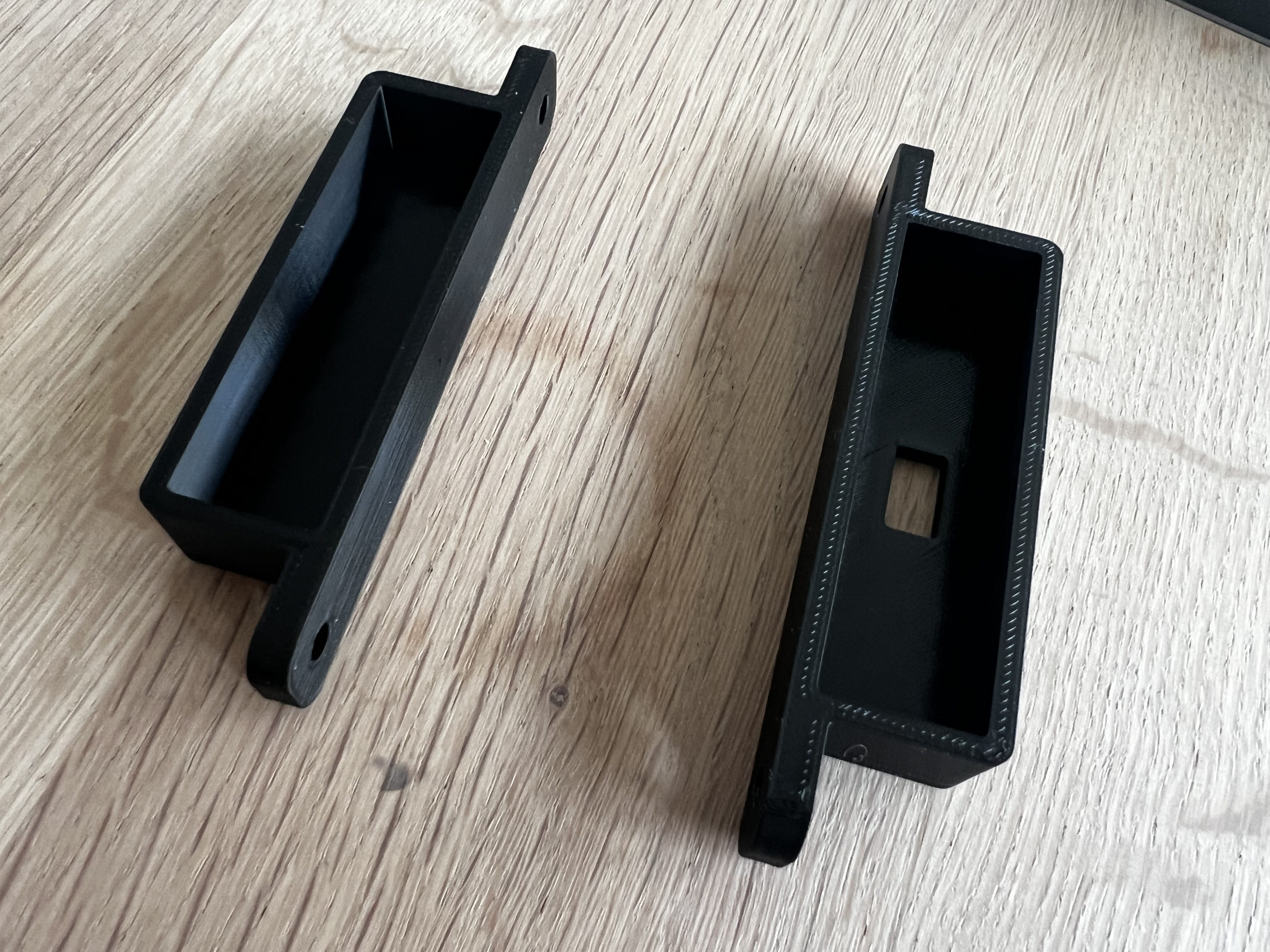 CalDigit Element TB4 Mounting brackets