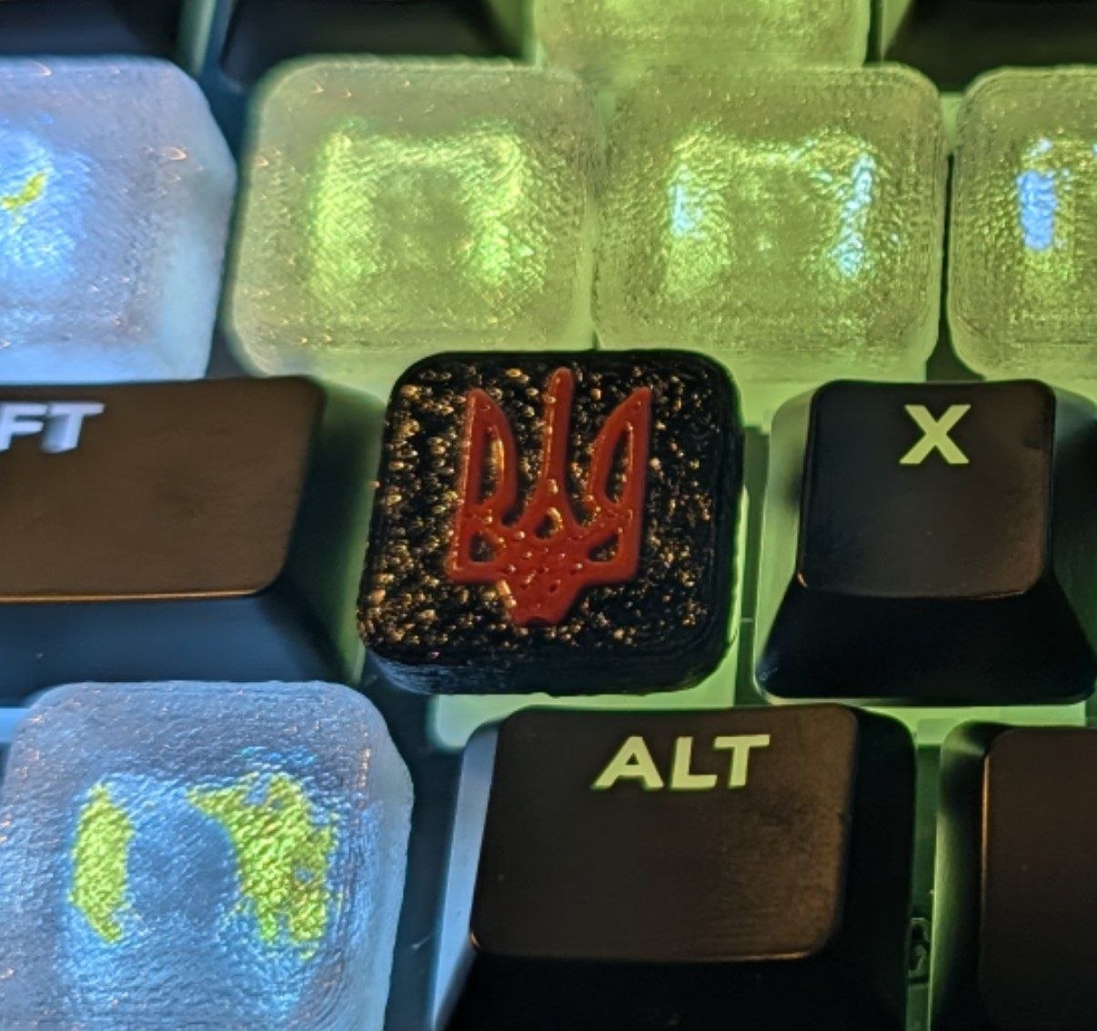 CherryMX low-profile keycaps with Ukrainian Trident