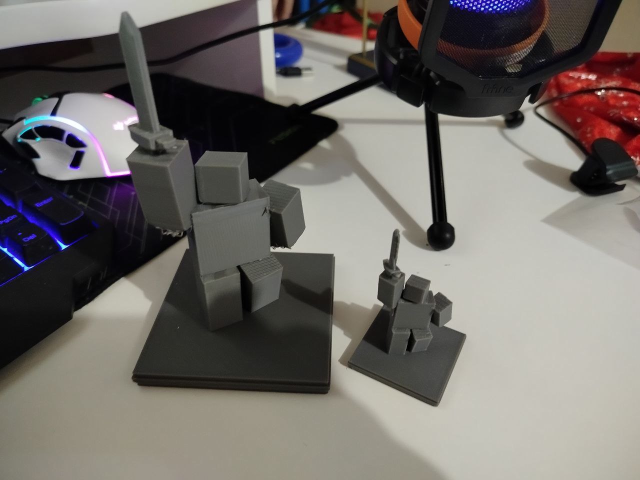 Statue Roblox Dummy with sword