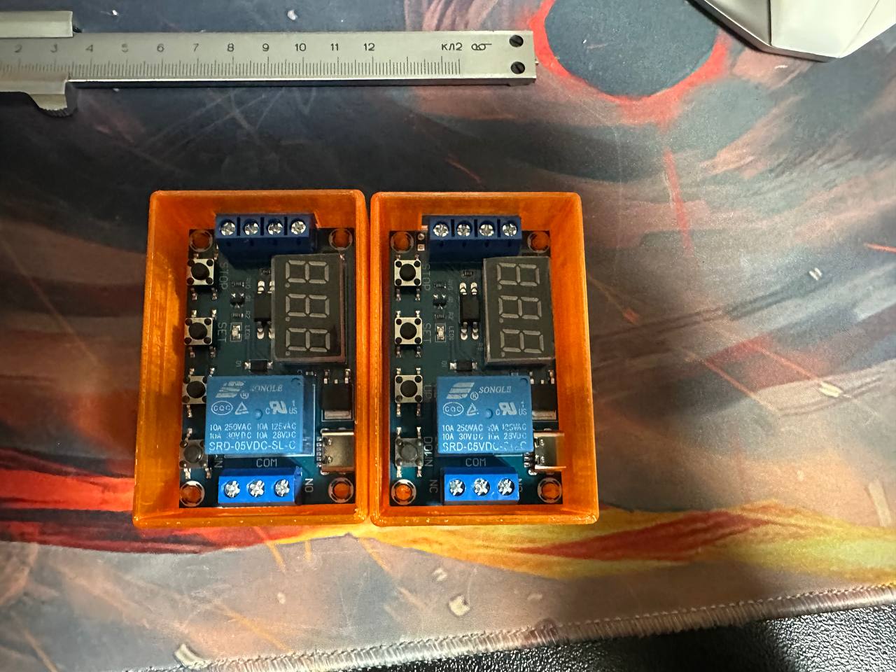 Container for a multifunctional programmable time relay with DINrail mounting